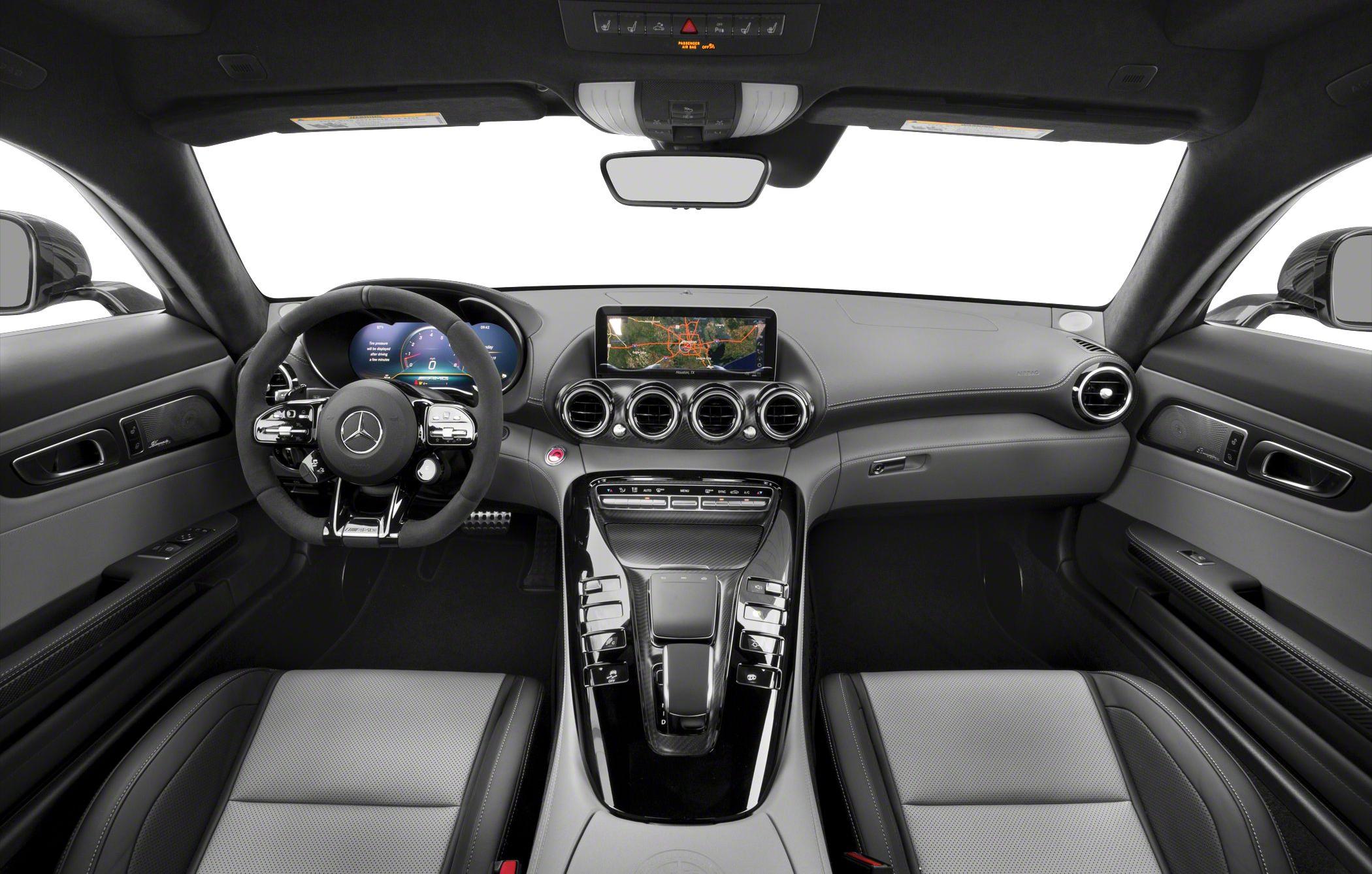 Digital dashboard, multifunction steering wheel, central touchscreen display