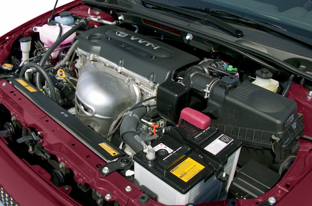Engine bay with VVT-i 16-valve motor and car battery layout