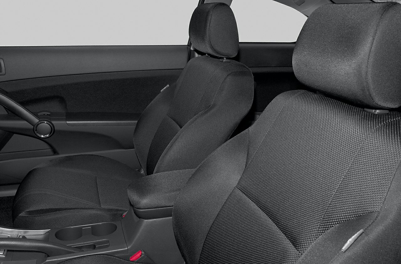 Front seats and door panel in black fabric upholstery