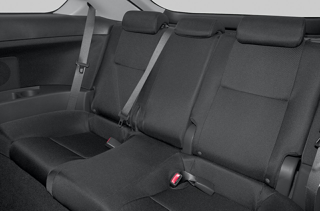 Rear seats with fabric upholstery and seat belts