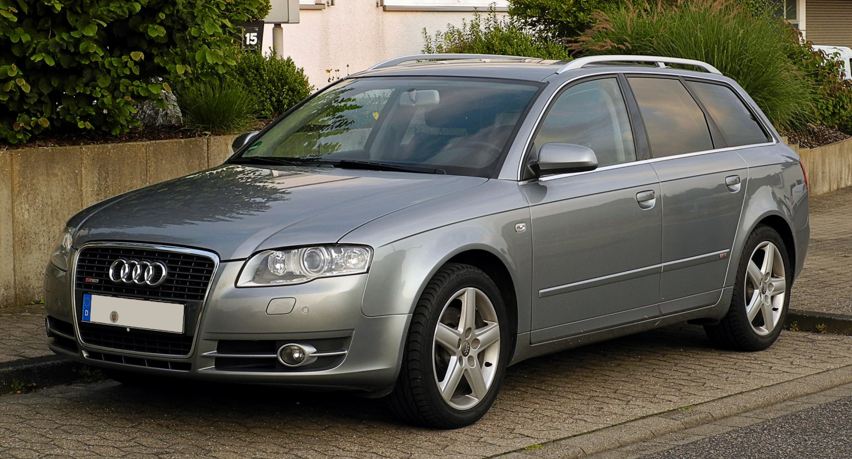 Front and side view of silver station wagon with roof rails and alloy wheels
