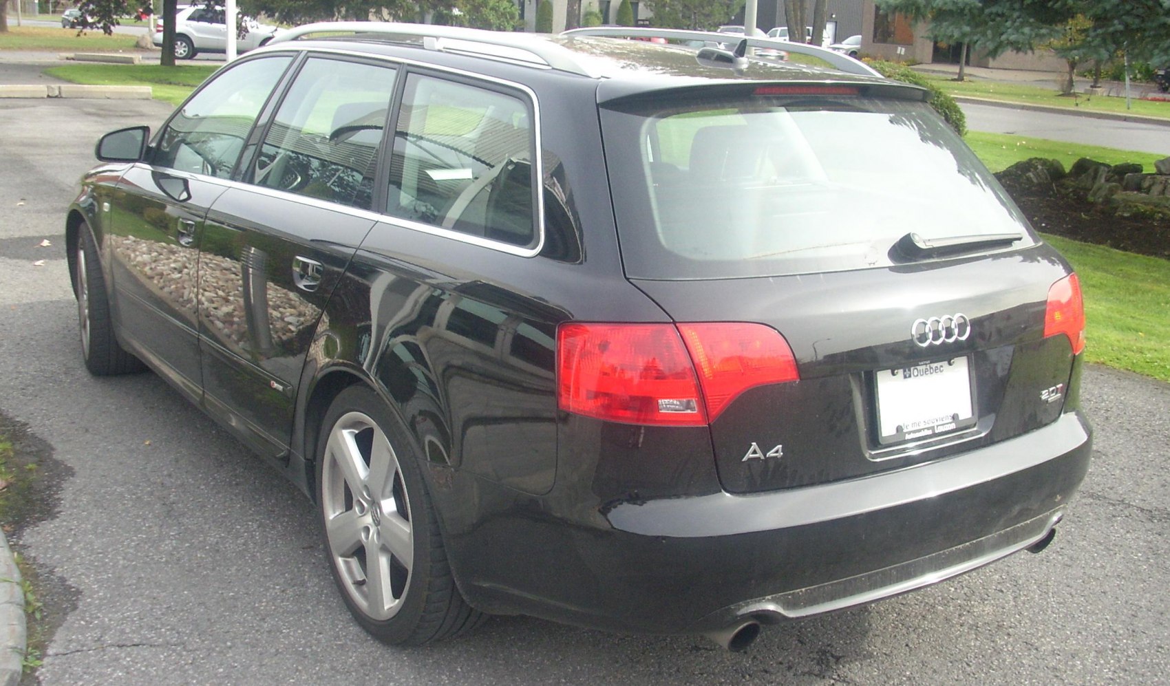Rear view of wagon with roof rails and distinct tail lights