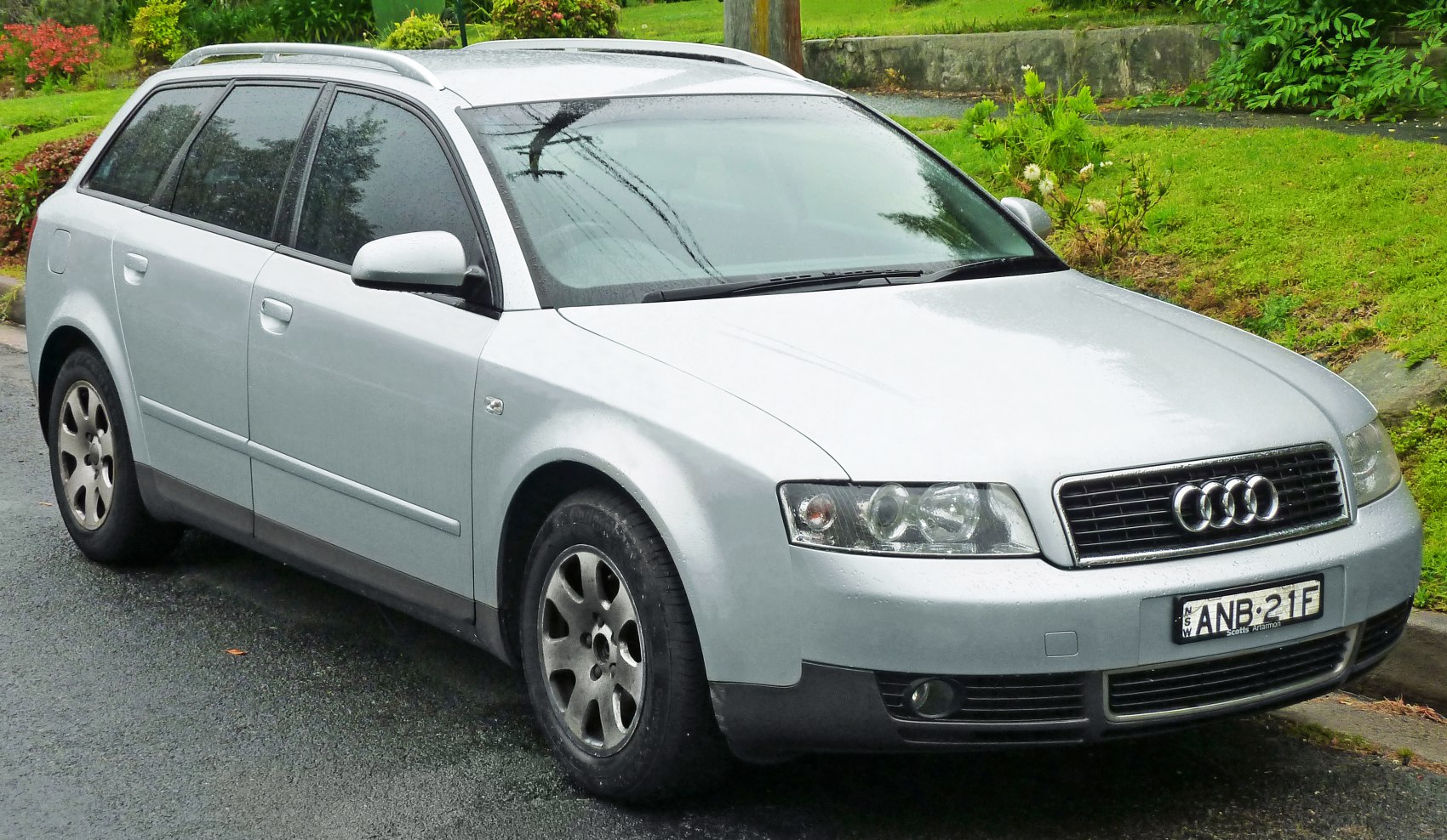 Silver estate car front side with roof rails and alloy wheels