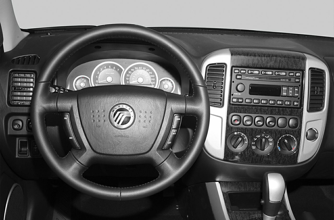 Steering wheel, instrument cluster, center console with controls and gear shift