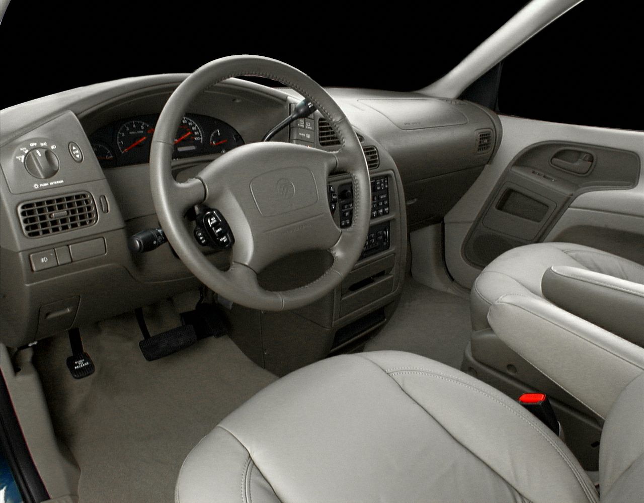 Dashboard, steering wheel, and front seats in vehicle interior