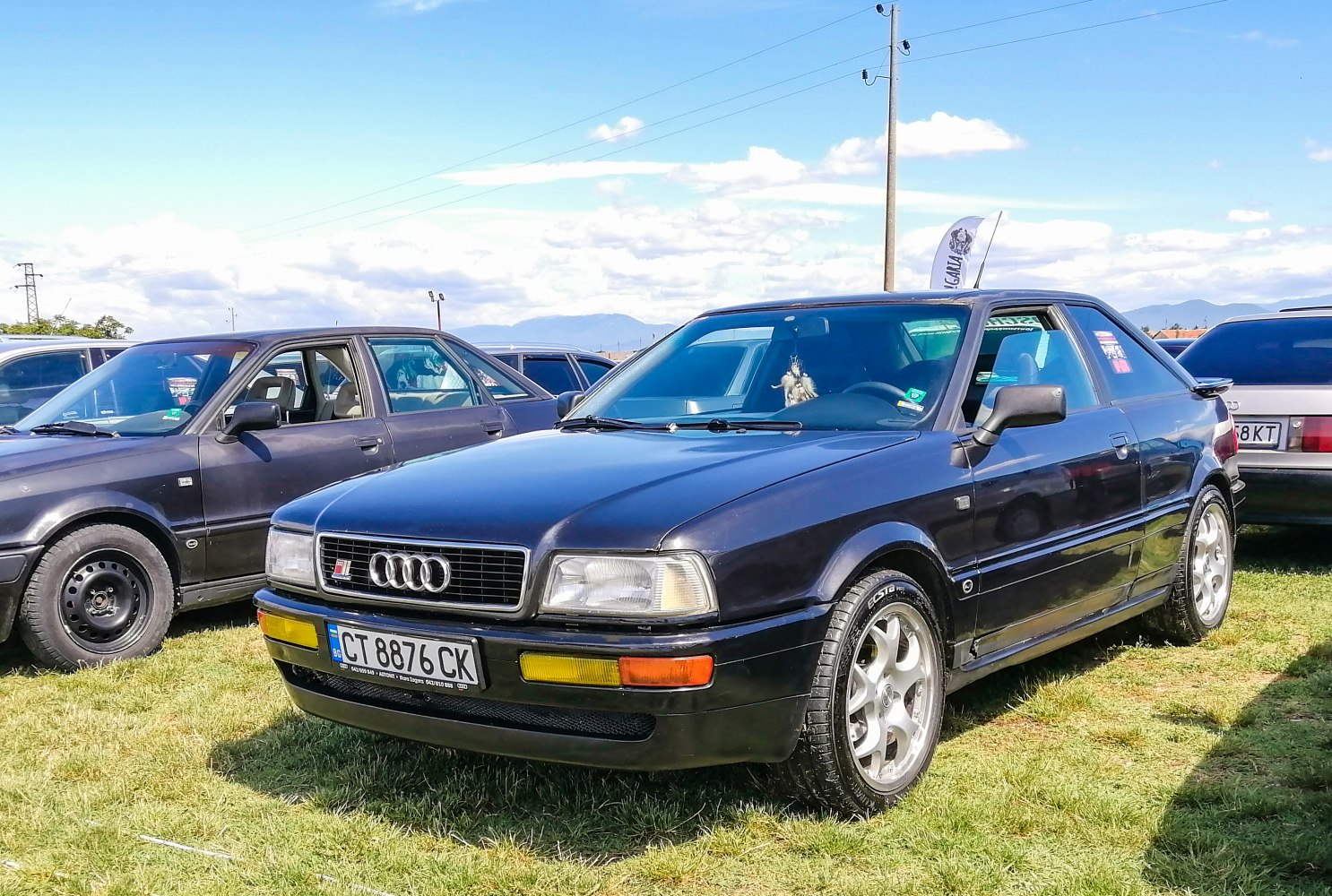 Retro coupe with distinctive front grille and aerodynamic lines