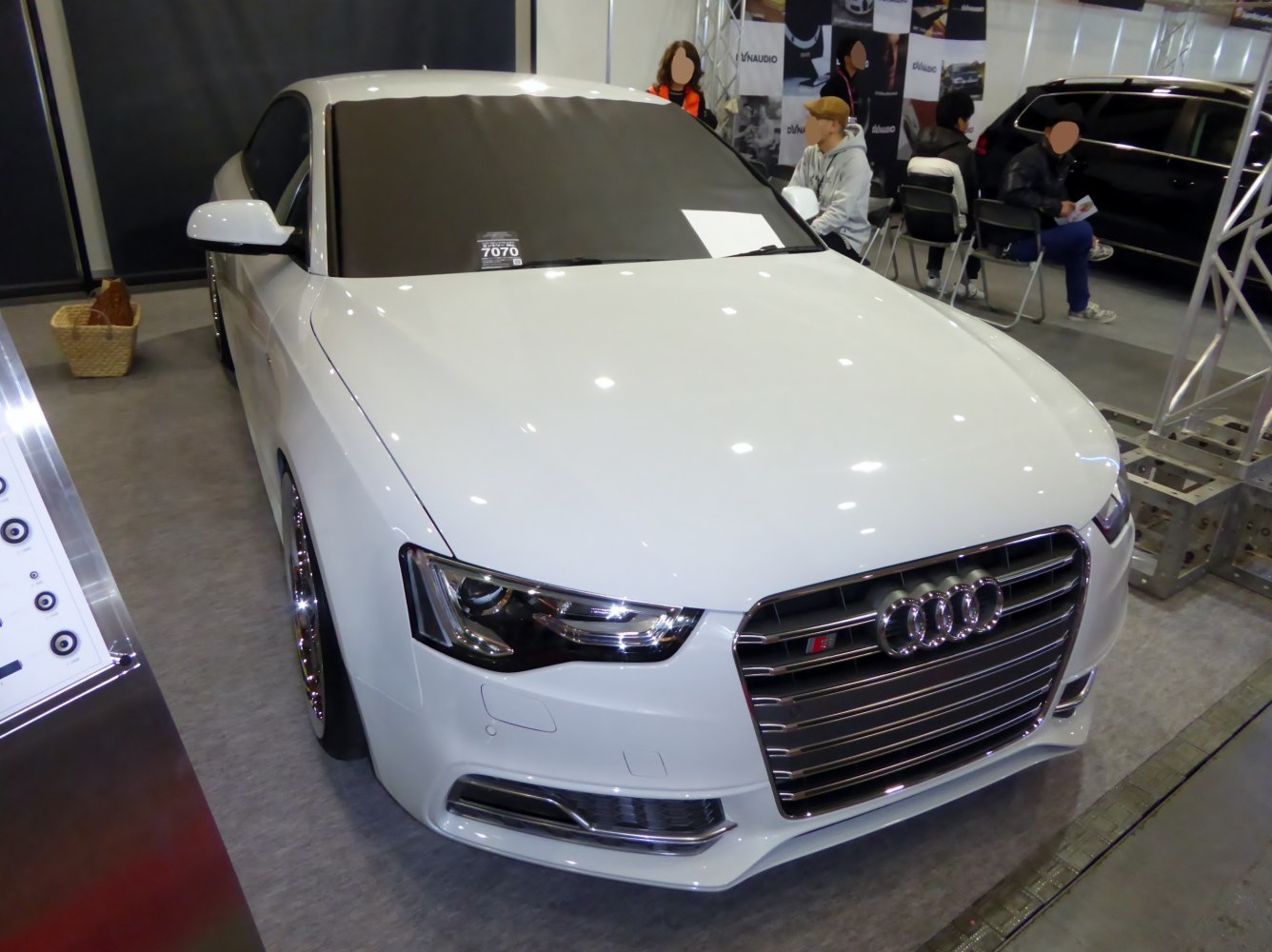 Front view with distinctive grille and LED headlights