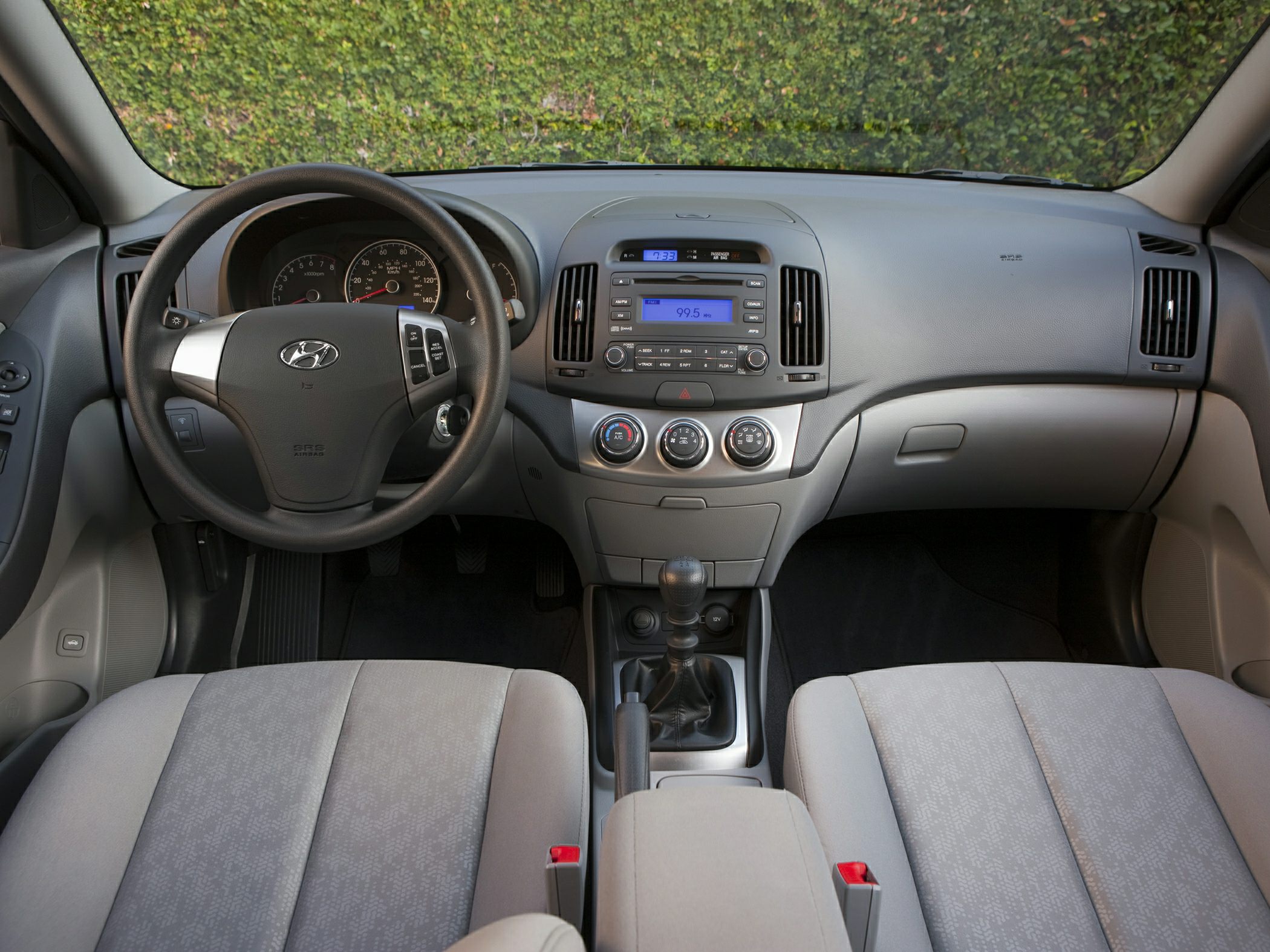 Dashboard, steering wheel, center console with manual gearshift and air conditioning controls