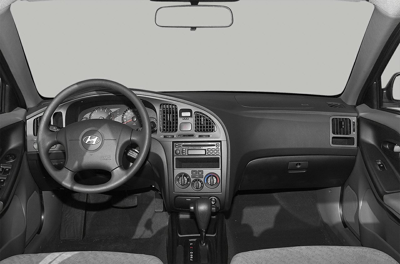Steering wheel and dashboard with center console and automatic gear shift