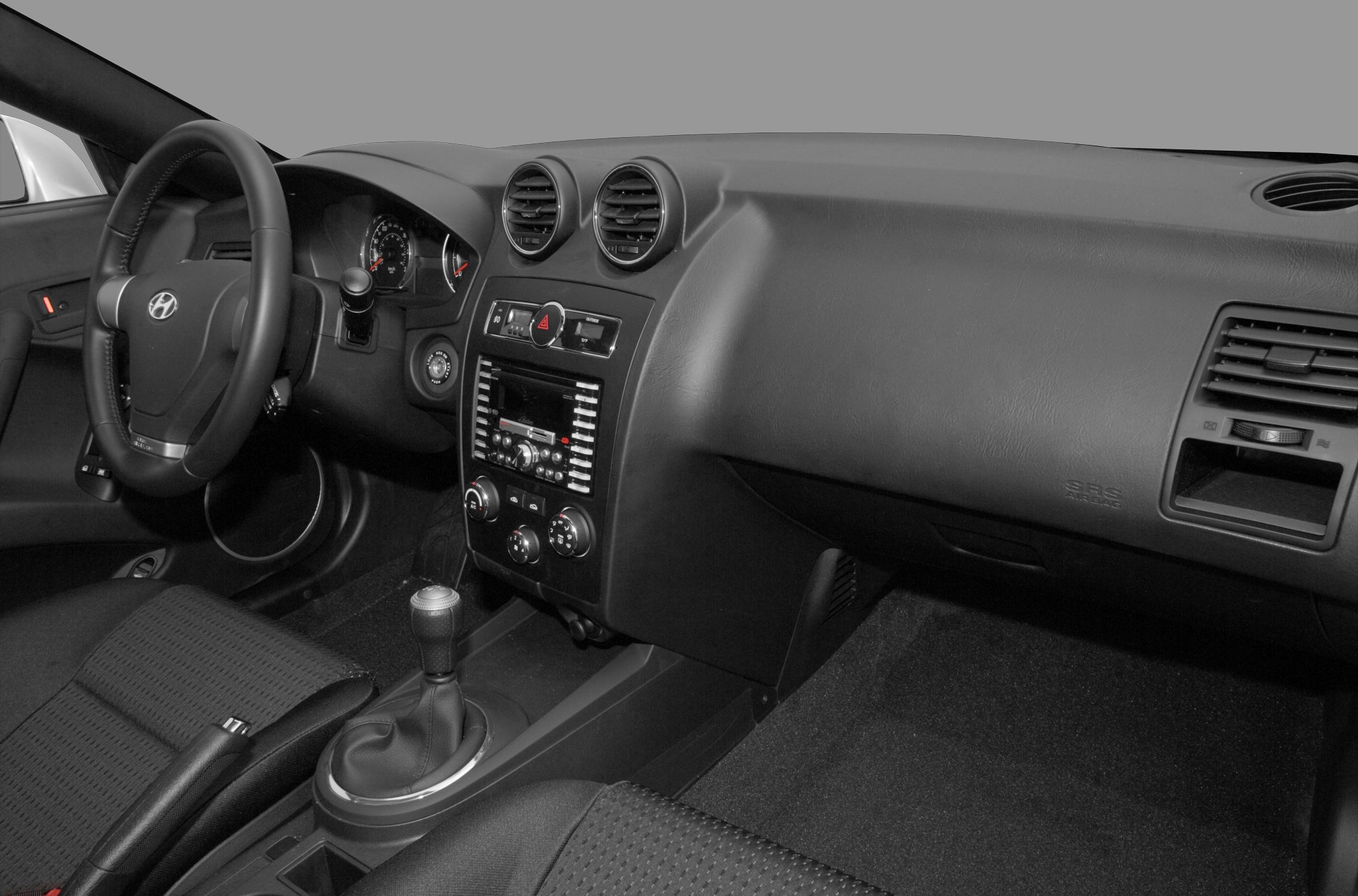 Dashboard, steering wheel, center console, gearshift