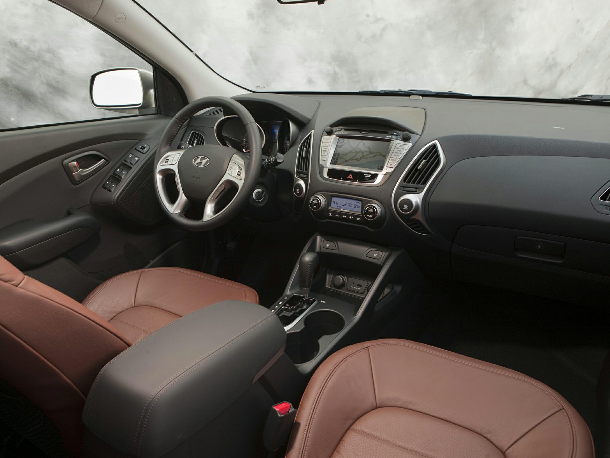 Dashboard, navigation screen, steering wheel, brown leather seats