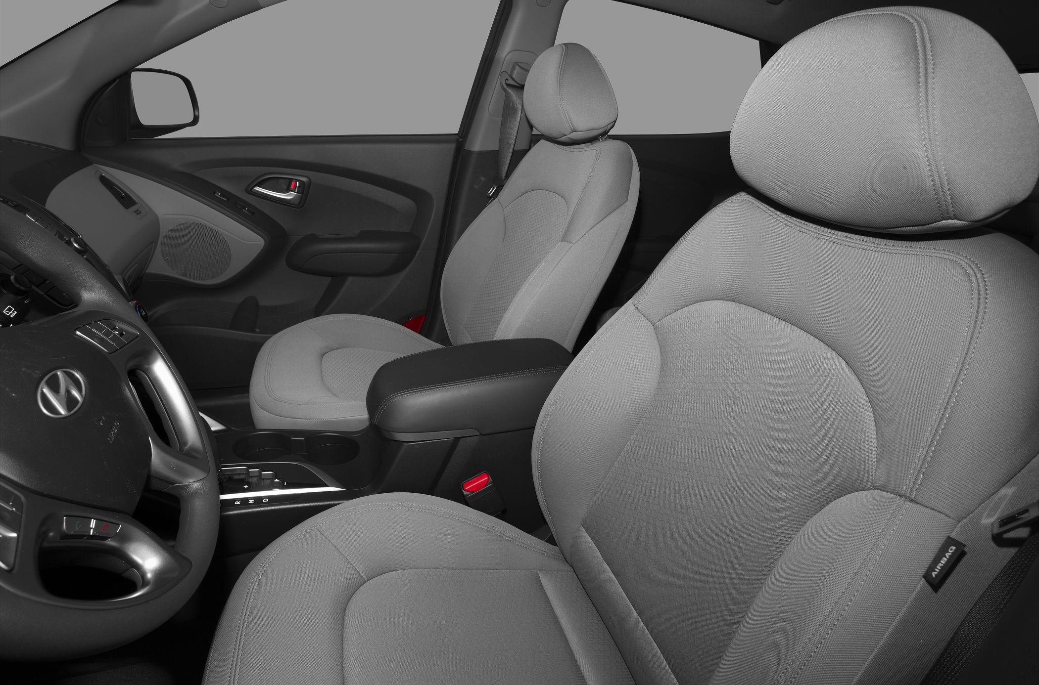 Front fabric seats and dashboard interior with armrest and gear shift