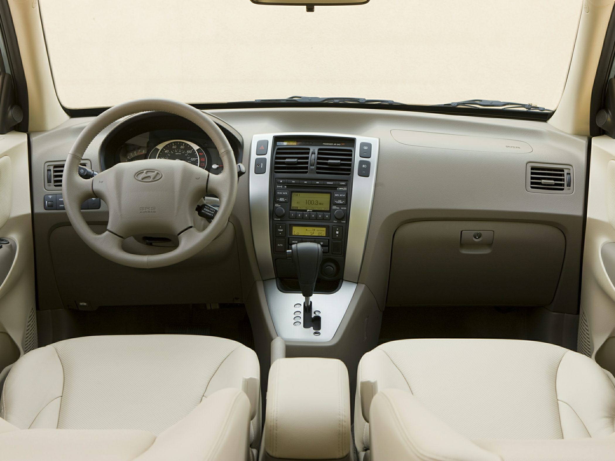 Beige dashboard, steering wheel, automatic gear shift