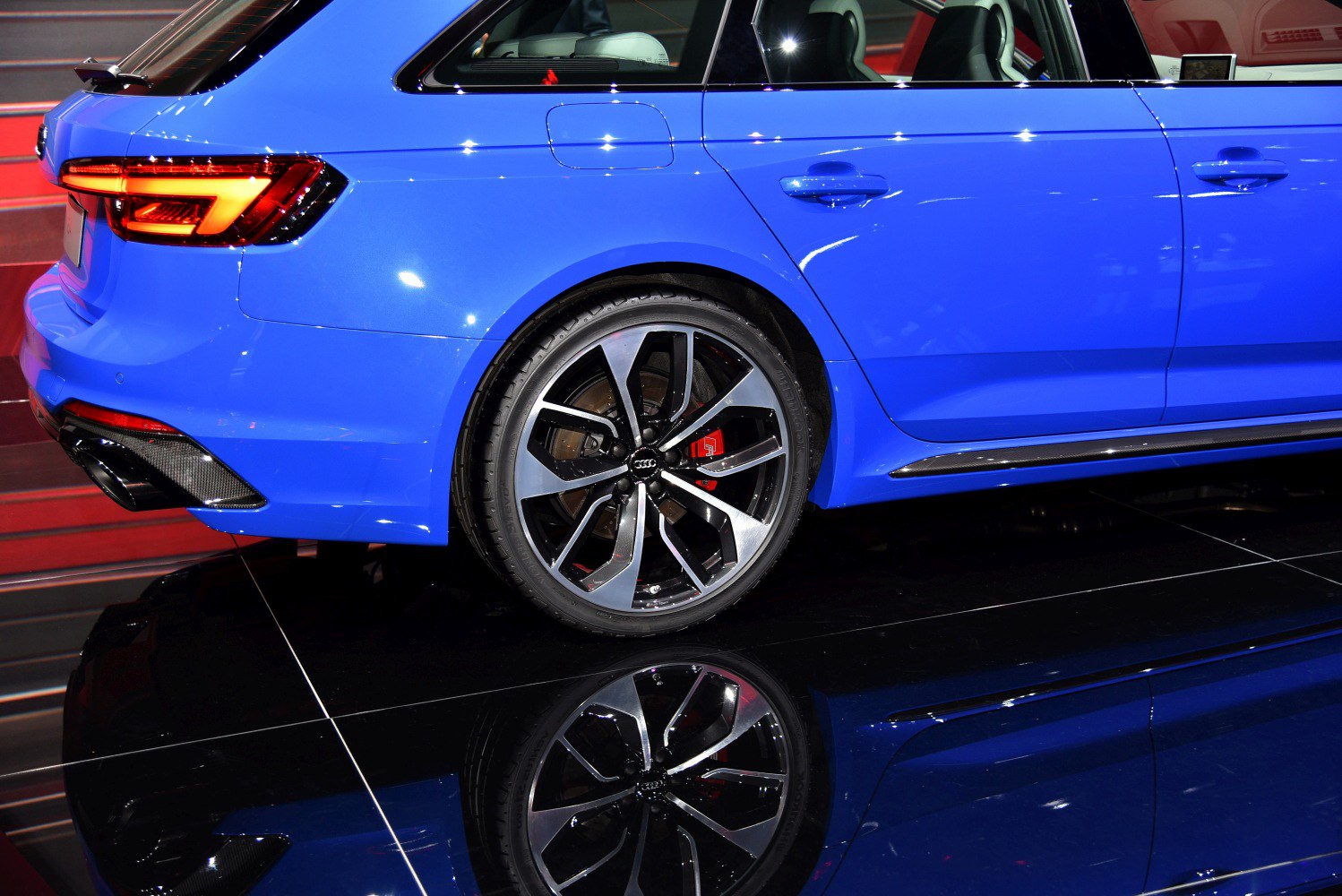 Rear side with alloy wheel and blue glossy paint