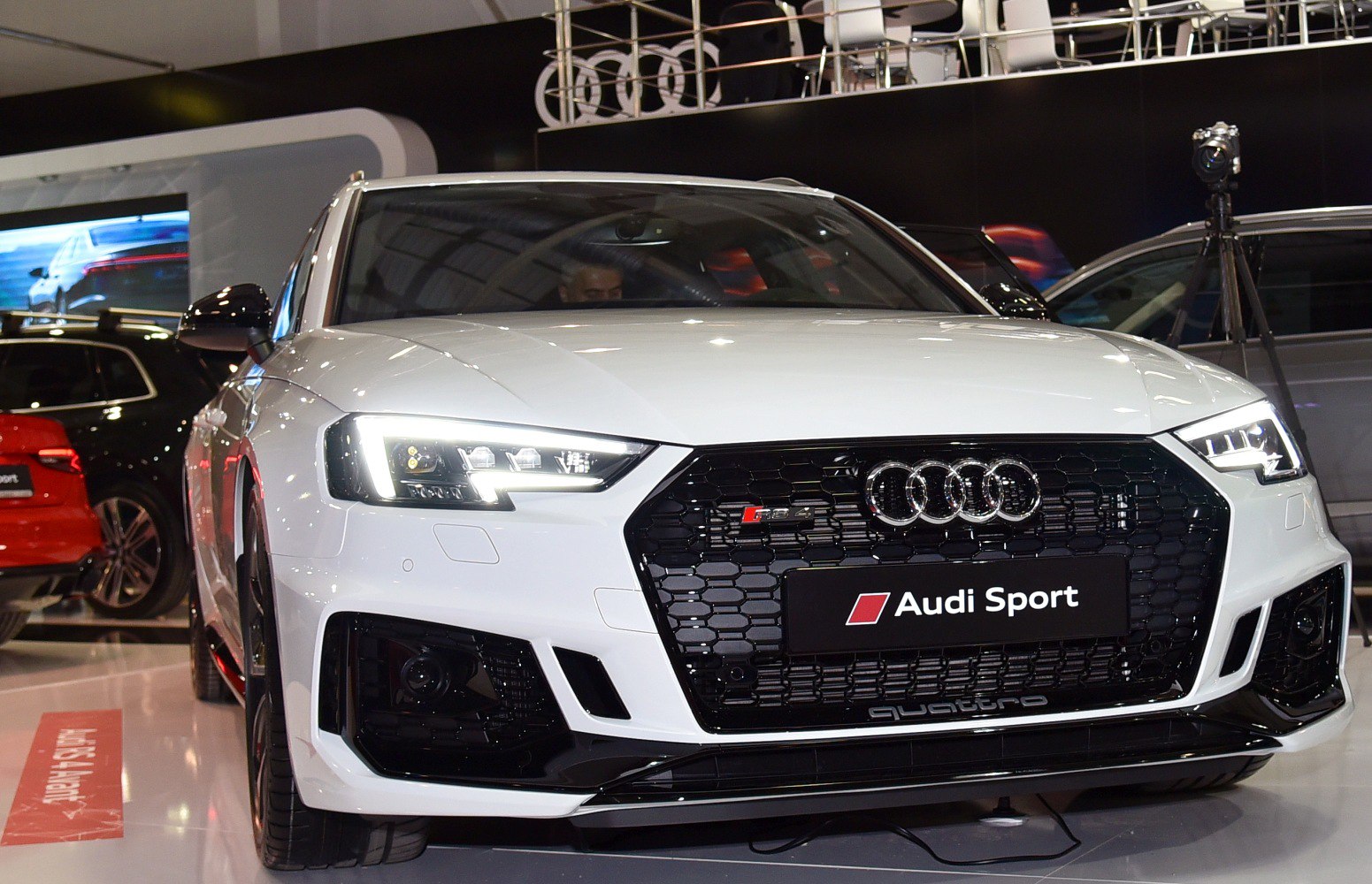 Front view with LED headlights and honeycomb grille