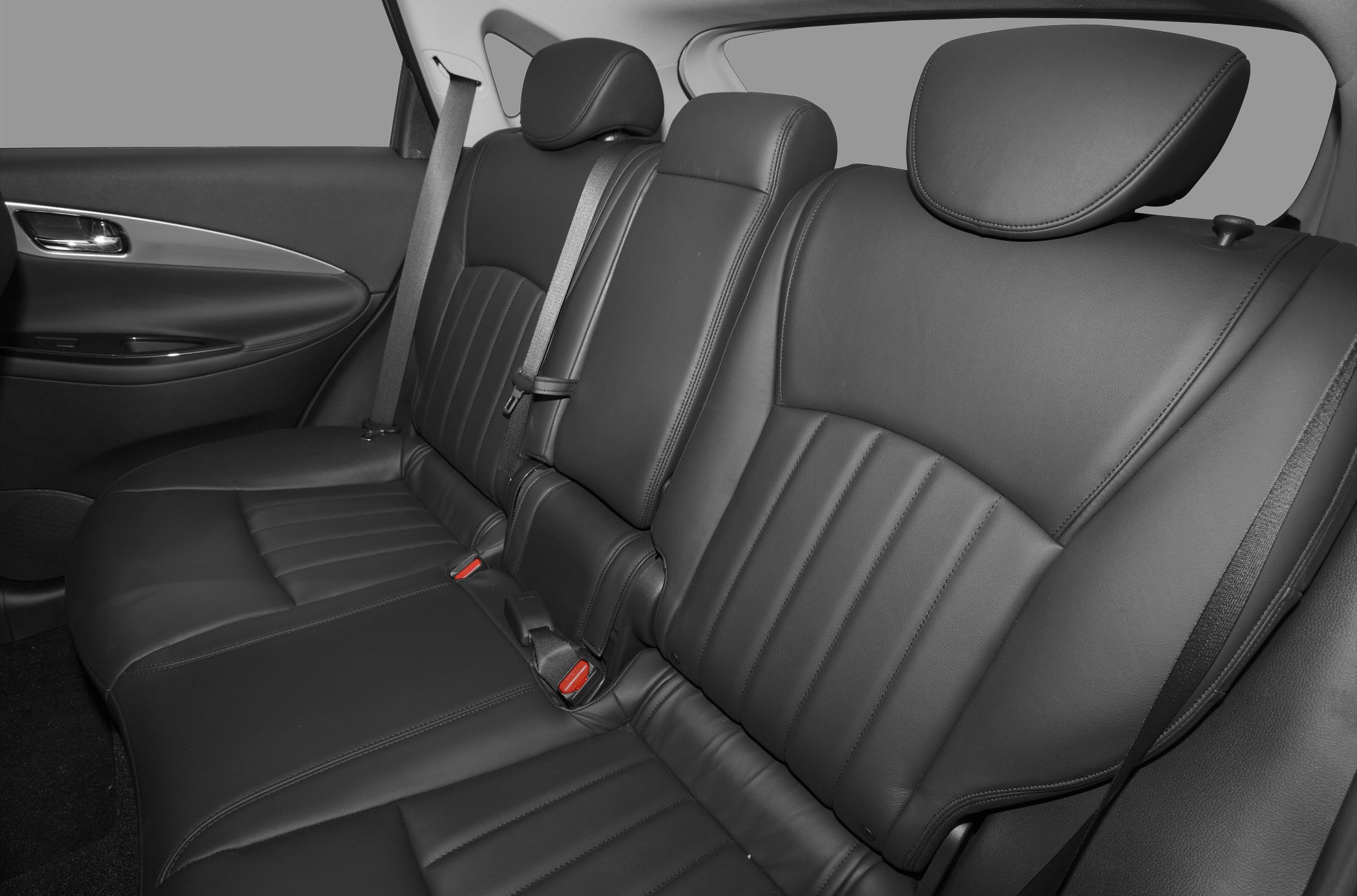 Black leather rear seats with seatbelts and armrest