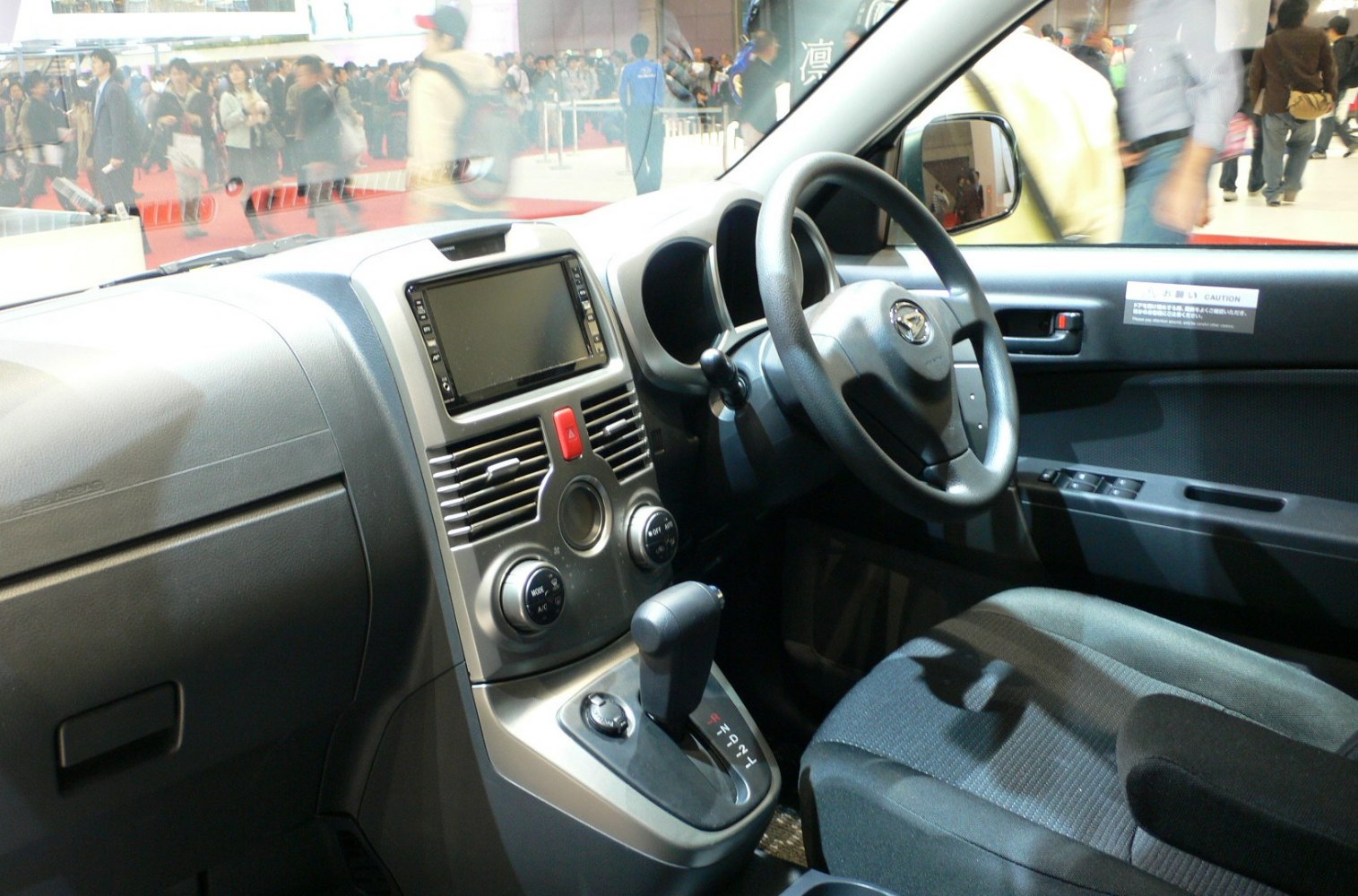Dashboard layout and automatic transmission gear shift