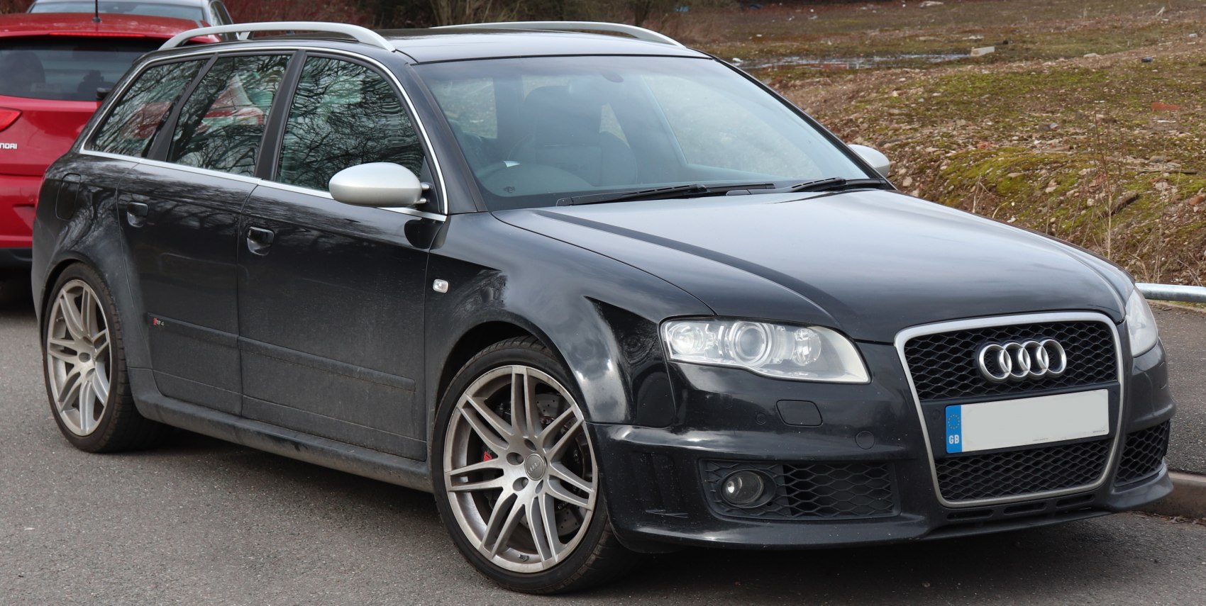 Front side view of a sporty wagon with alloy wheels and roof rails