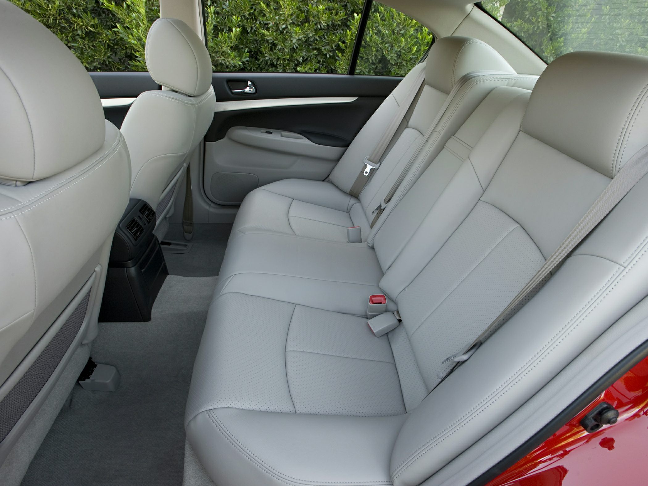 Light leather rear seats with rear air vents interior