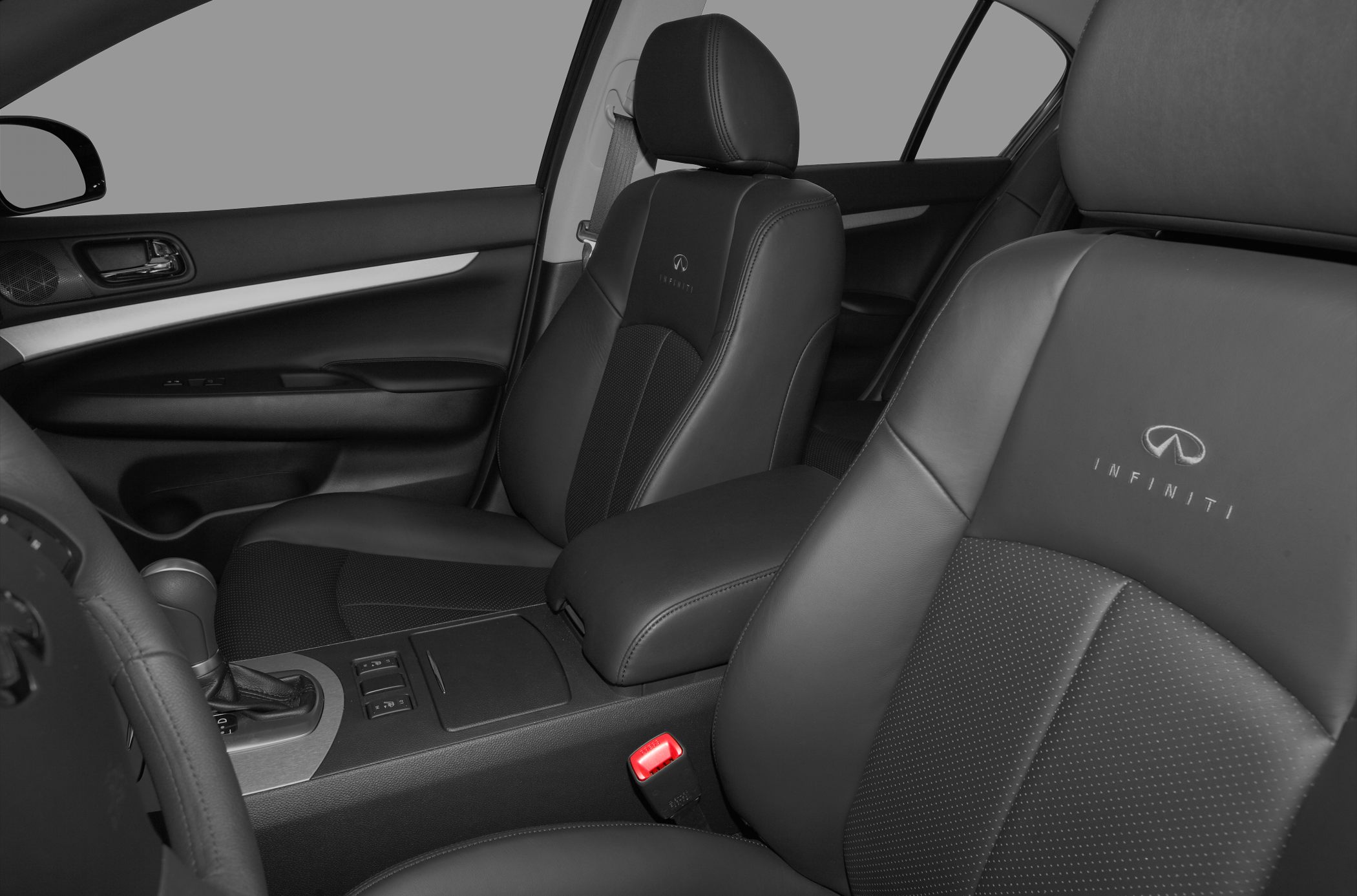 Luxury leather seats with Infiniti logo and center console details