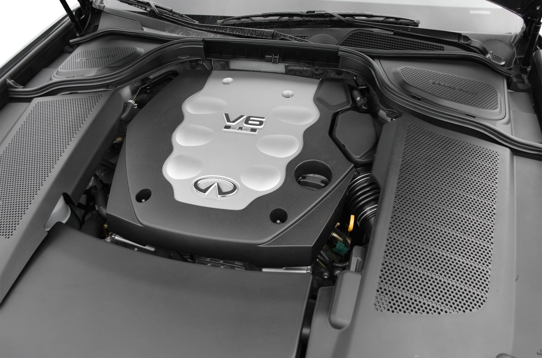 V6 3.5 engine with branded cover and surrounding engine bay components