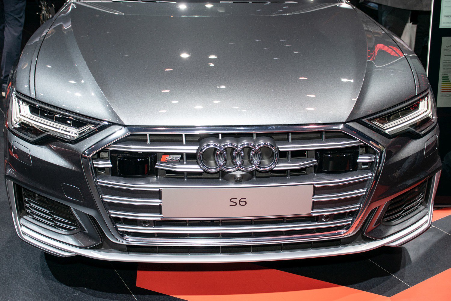 Front grille with quattro badge and sharp LED headlights
