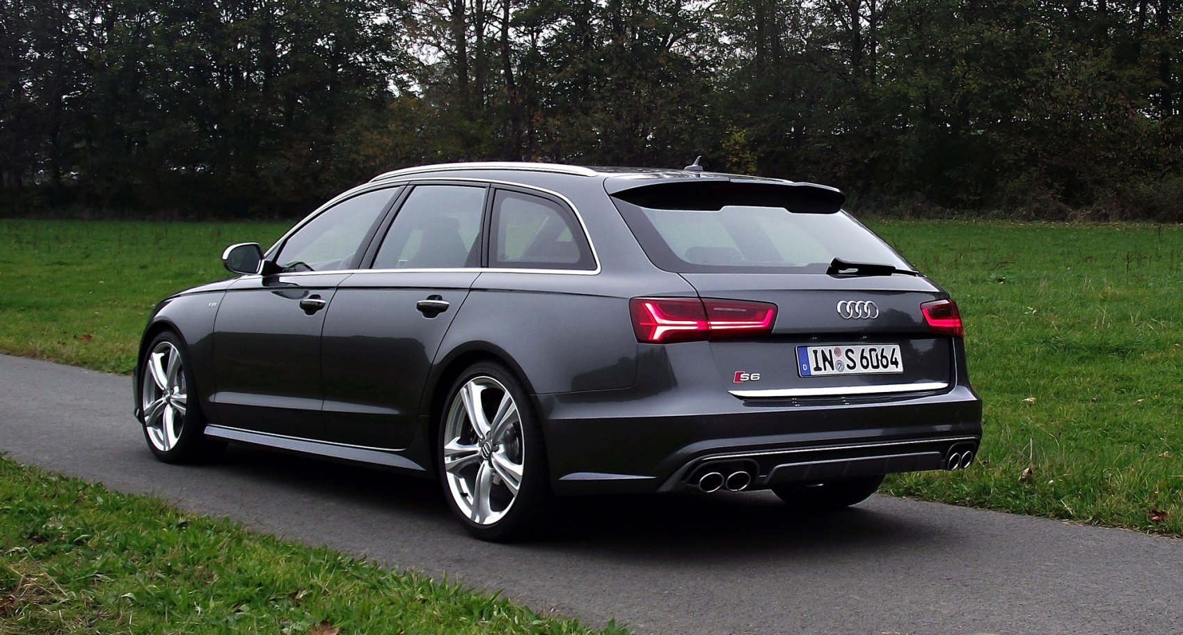 Rear view with distinctive taillights and quad exhaust of an estate vehicle