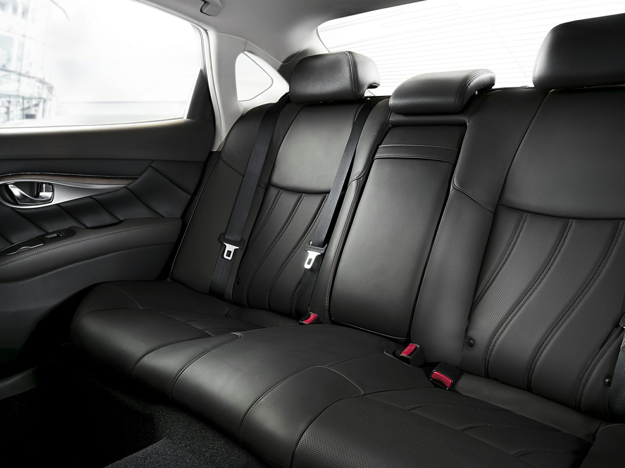 Black leather rear seats with headrests and seat belts