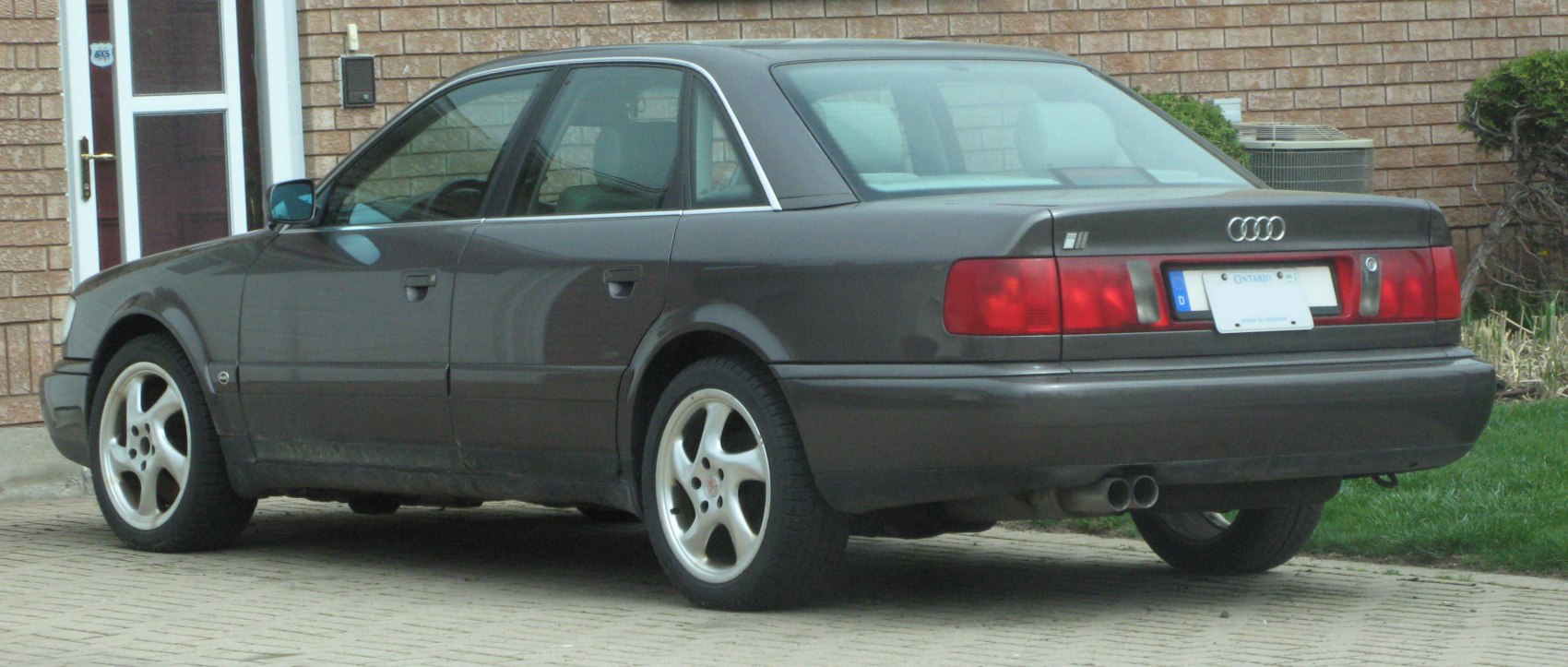 Rear side view with dual exhaust and alloy wheels