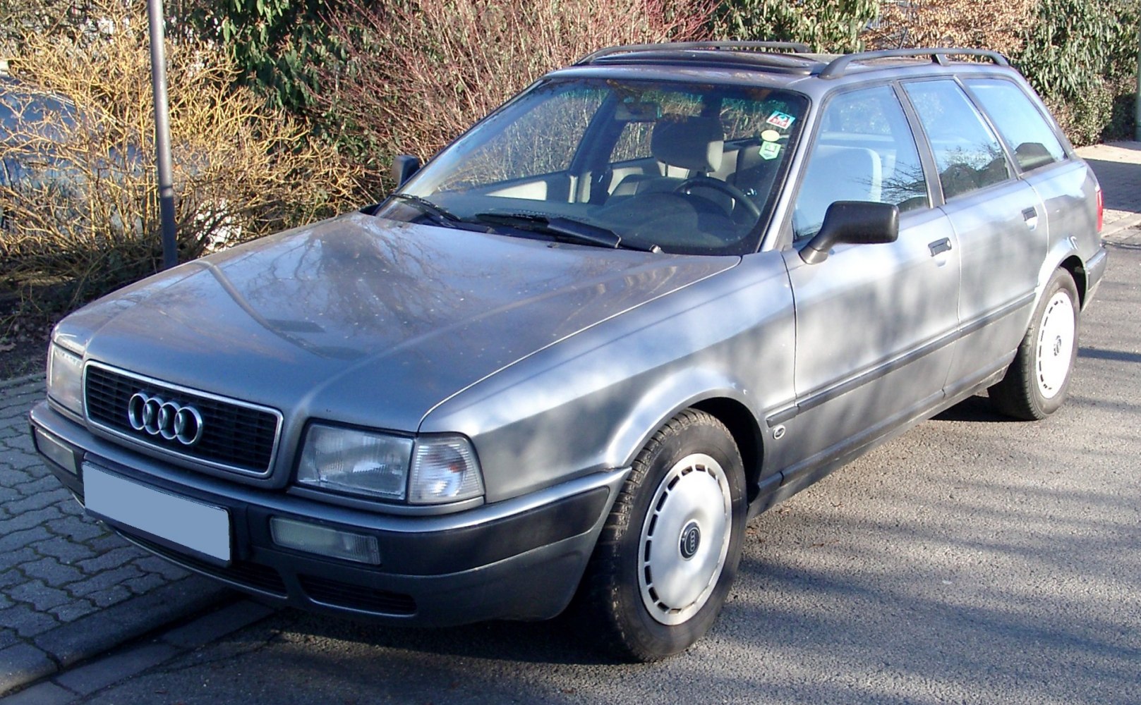 Silver estate car with front side view and roof rails