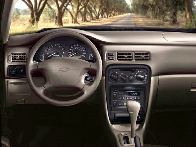 Dashboard, steering wheel, center console with gear shift and climate controls