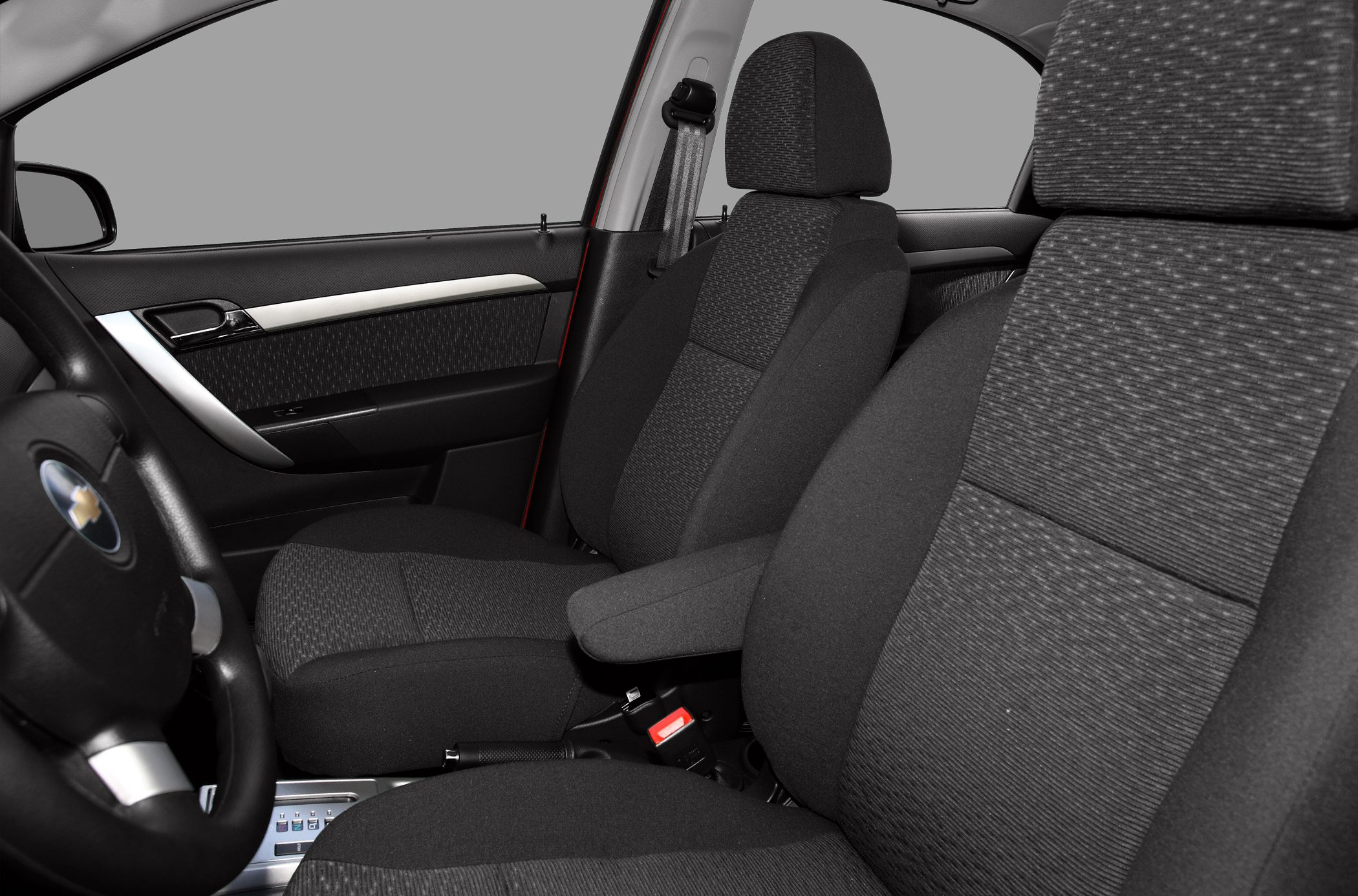 Front seats with fabric upholstery and door panel with trim