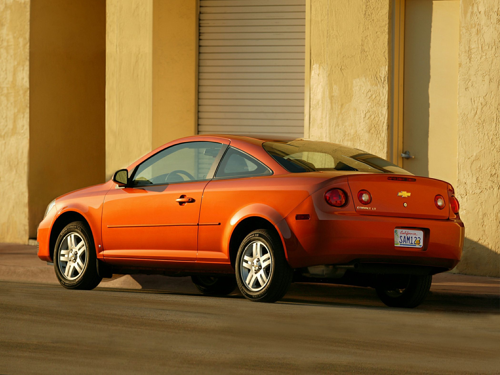 3/4 rear-left view