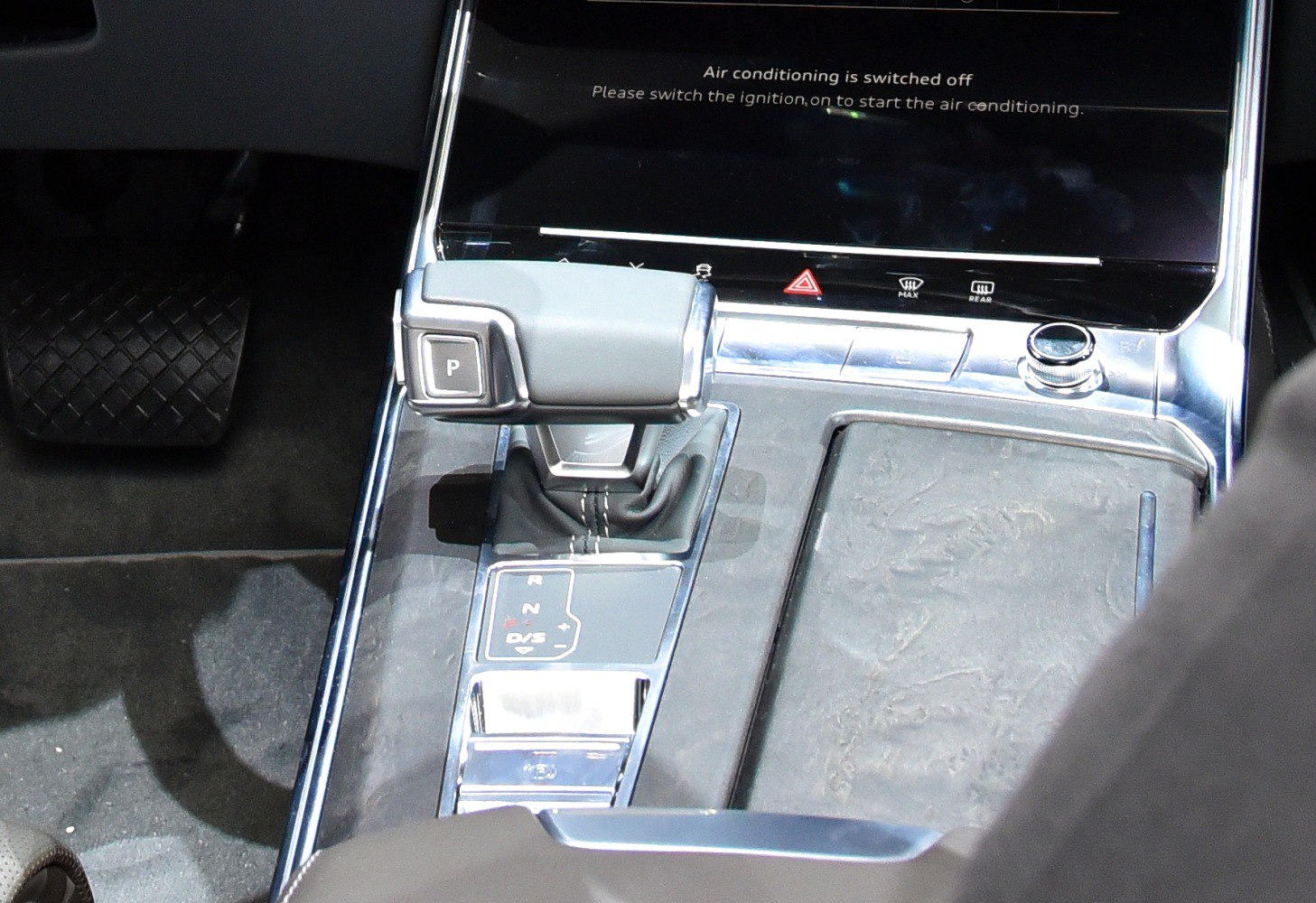 Automatic gear selector and center console with control buttons