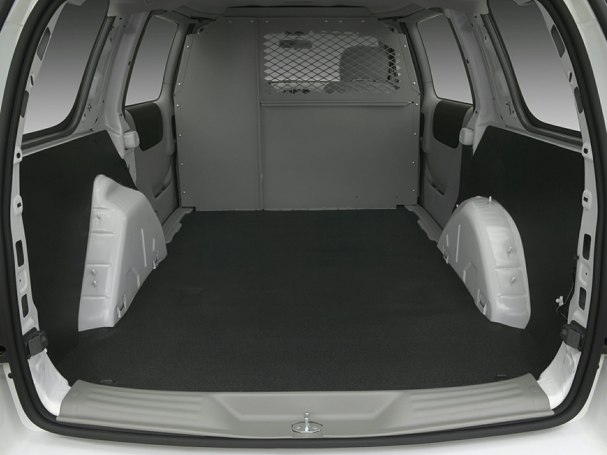 Spacious cargo area with flat floor and partition