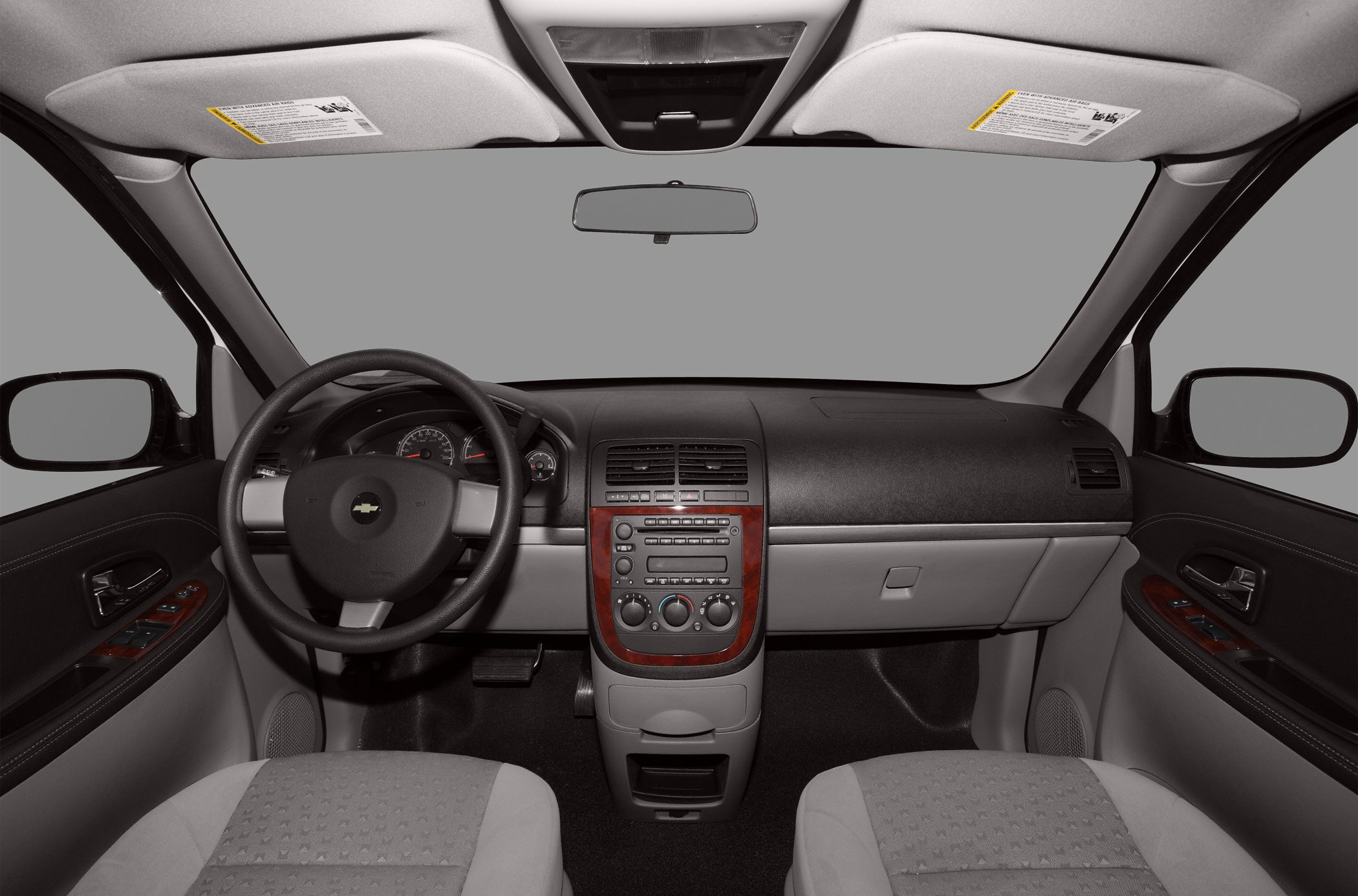Dashboard, steering wheel, central control panel with wood trim