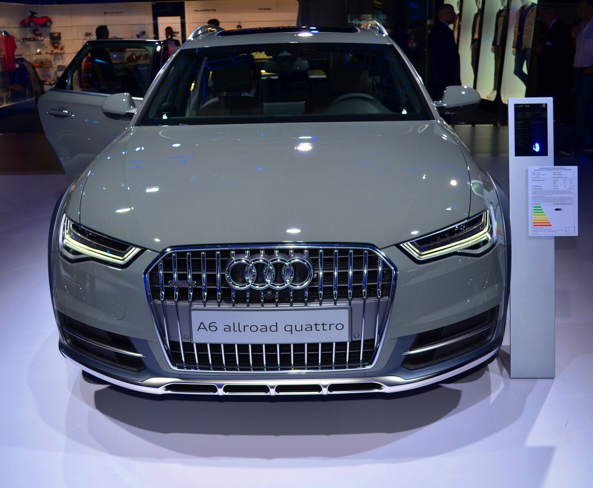 Distinctive front grille with LED headlights and bold design
