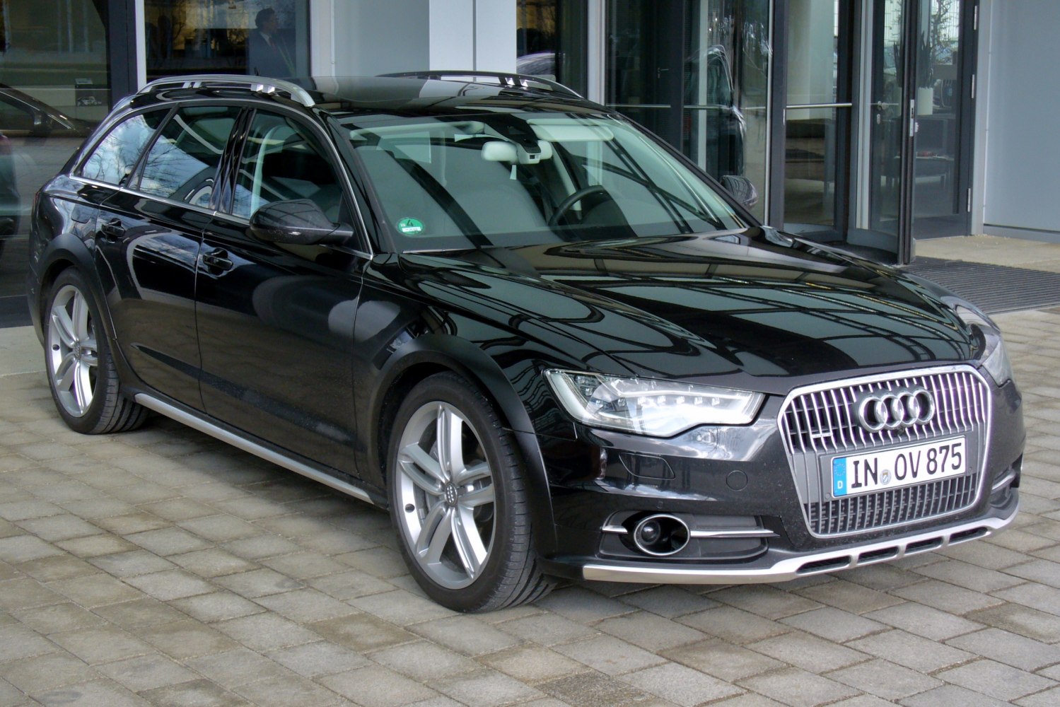 Front and side view of a rugged luxury station wagon with distinctive grille and alloy wheels.