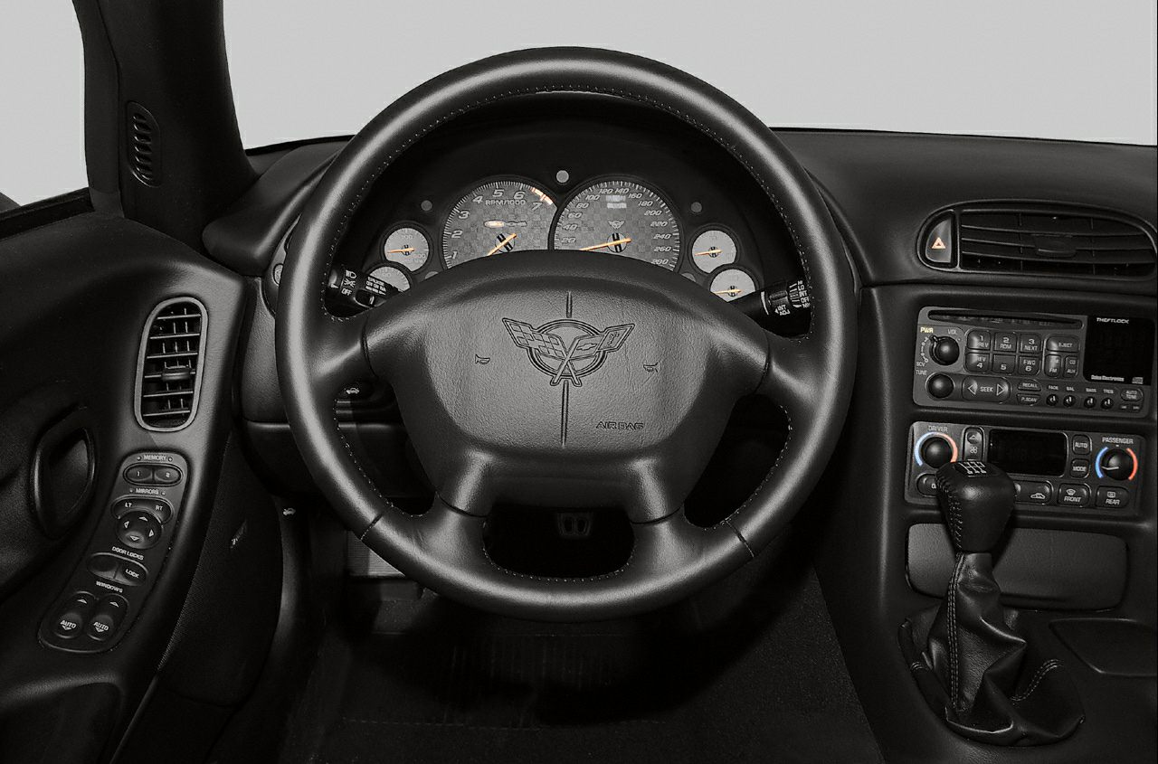 Steering wheel, gauge cluster, and center console with manual gear shifter