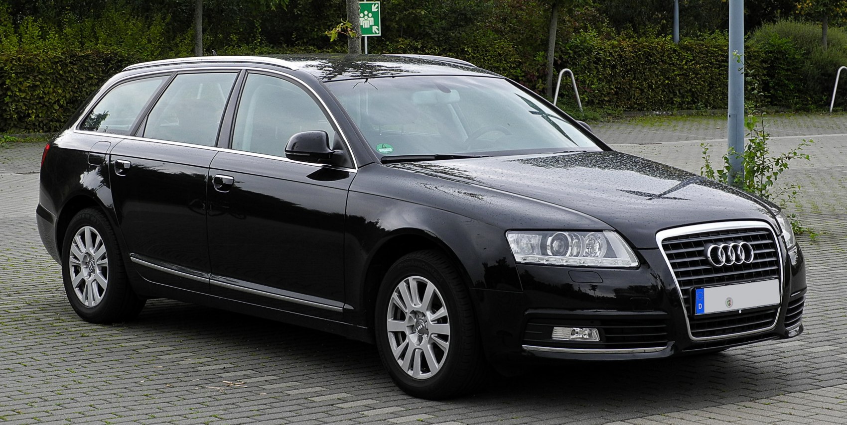 Black station wagon with front grille and alloy wheels