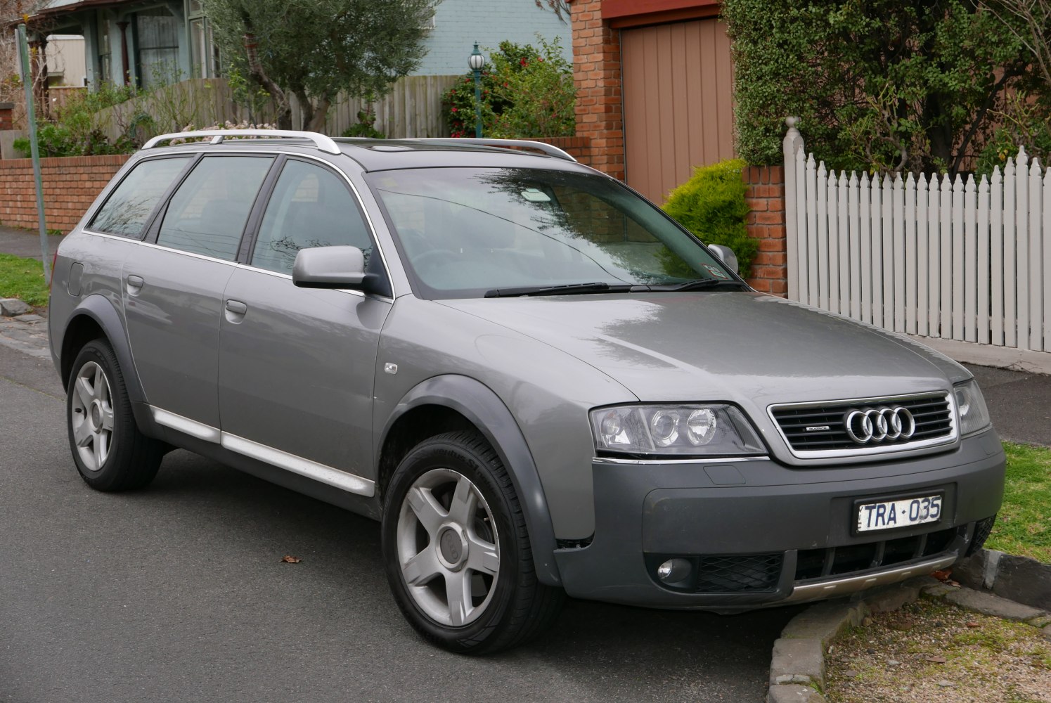 Silver rugged station wagon with roof rails and protective cladding