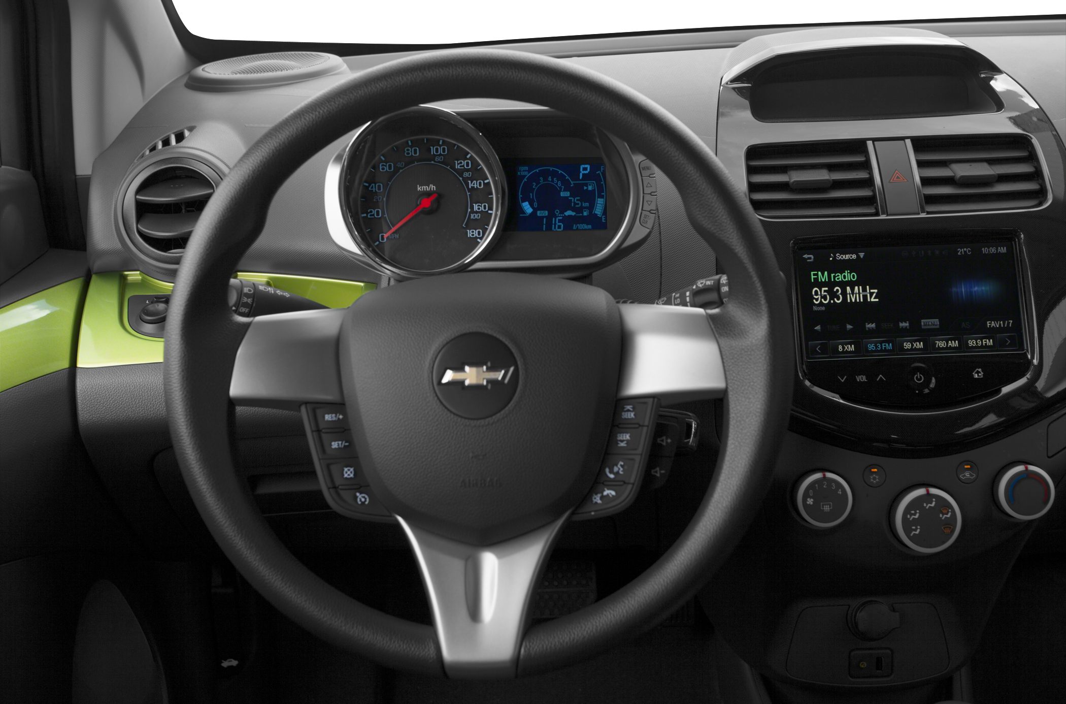 Digital speedometer, multifunction steering wheel, infotainment screen