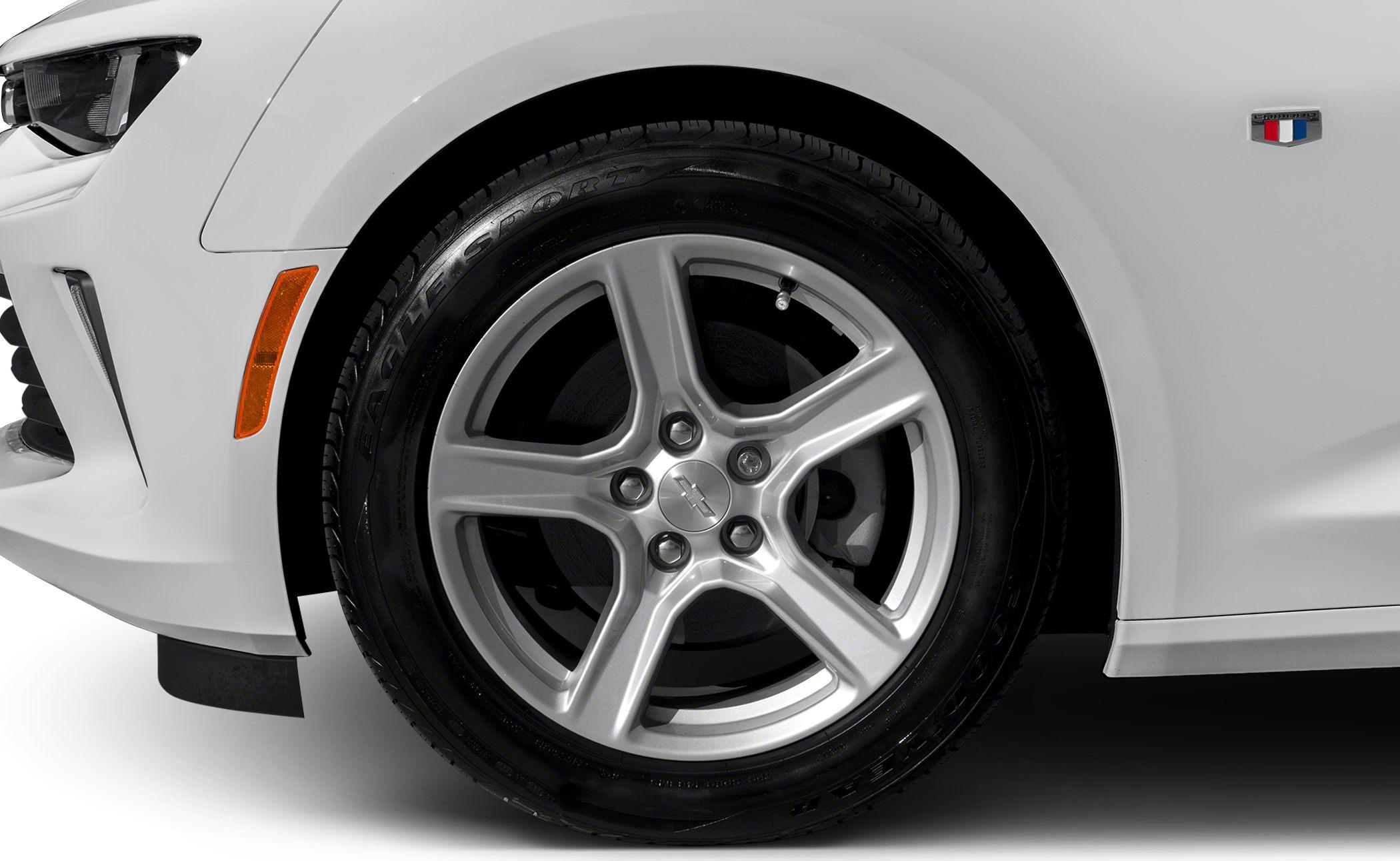 Close-up of alloy wheel and front fender with reflector on a sports vehicle