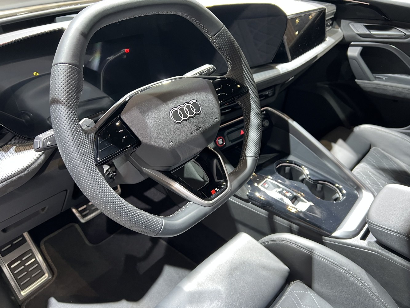 Sporty steering wheel and digital dashboard with center console