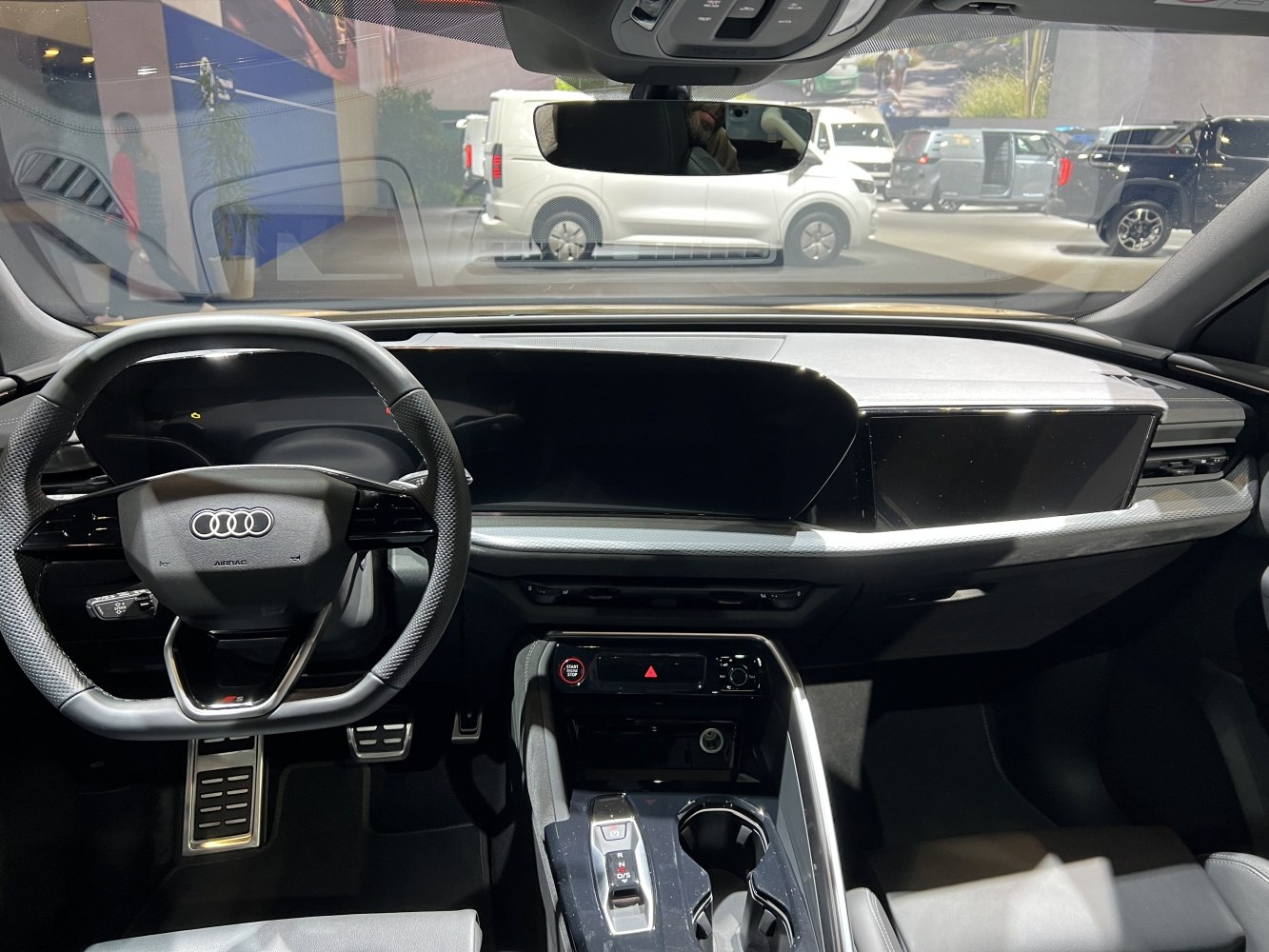 Digital dashboard and multifunctional steering wheel in luxury SUV