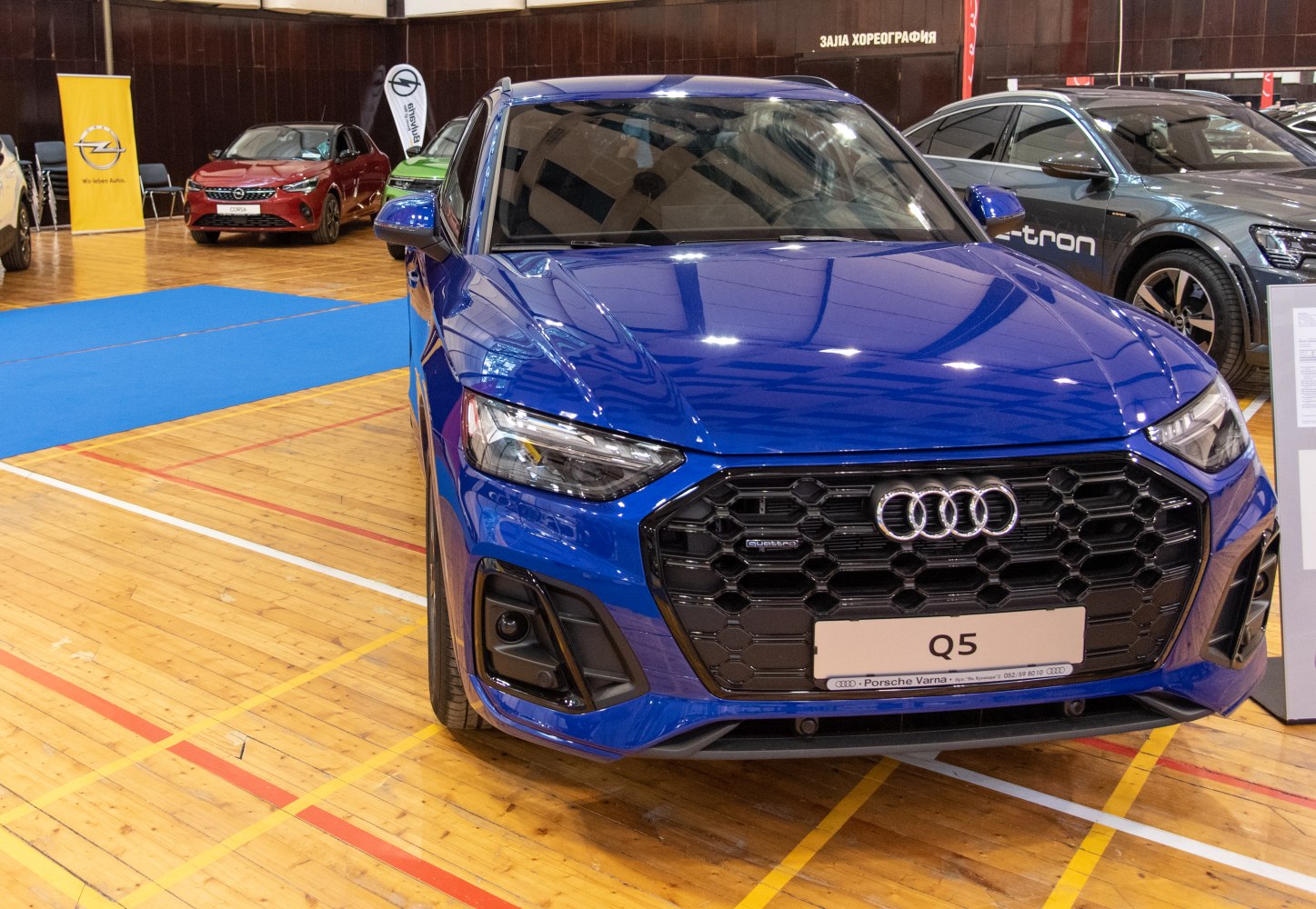 Front fascia with hexagonal grille and LED headlights