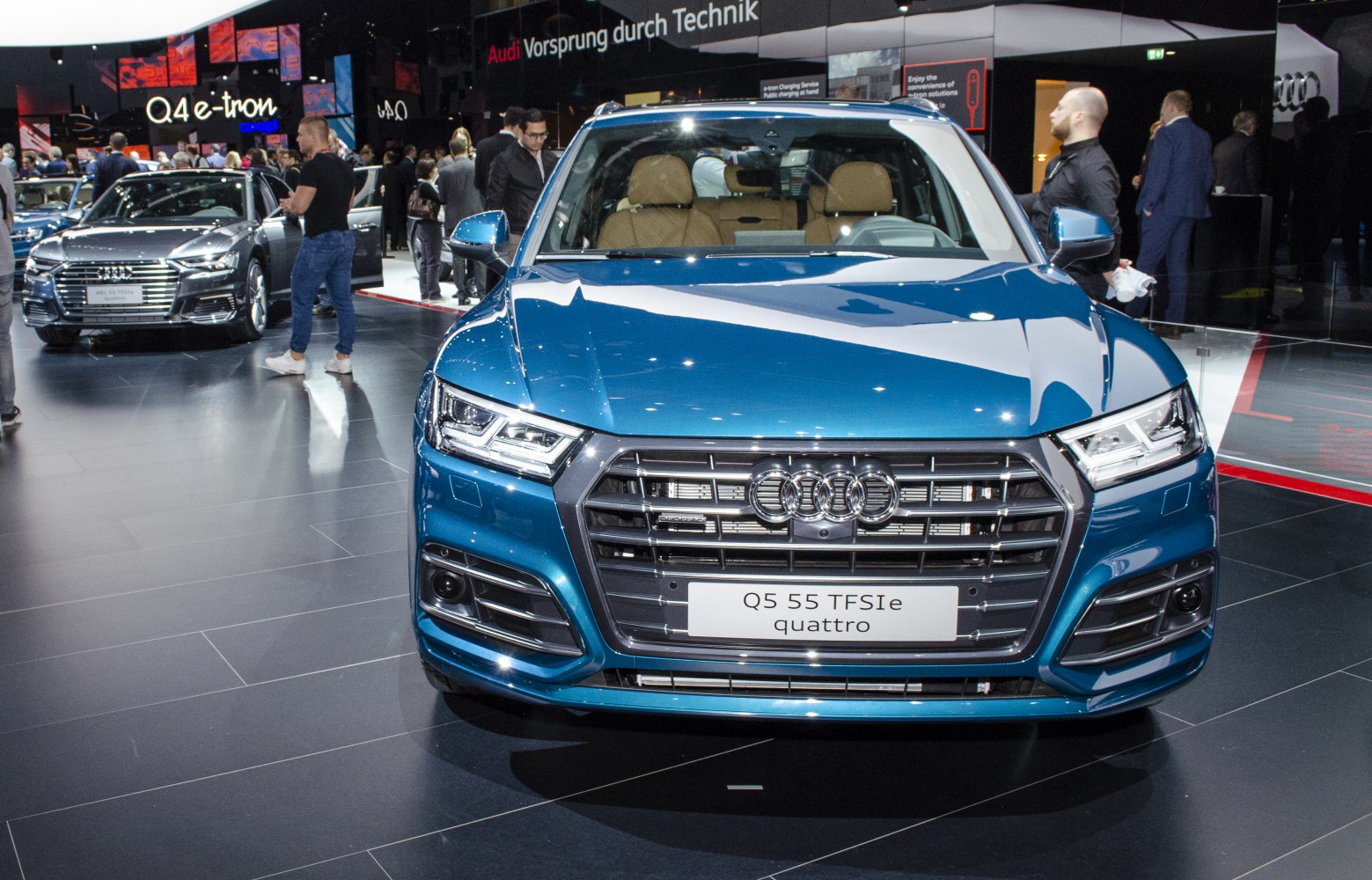 Front view with hexagonal grille and LED headlights