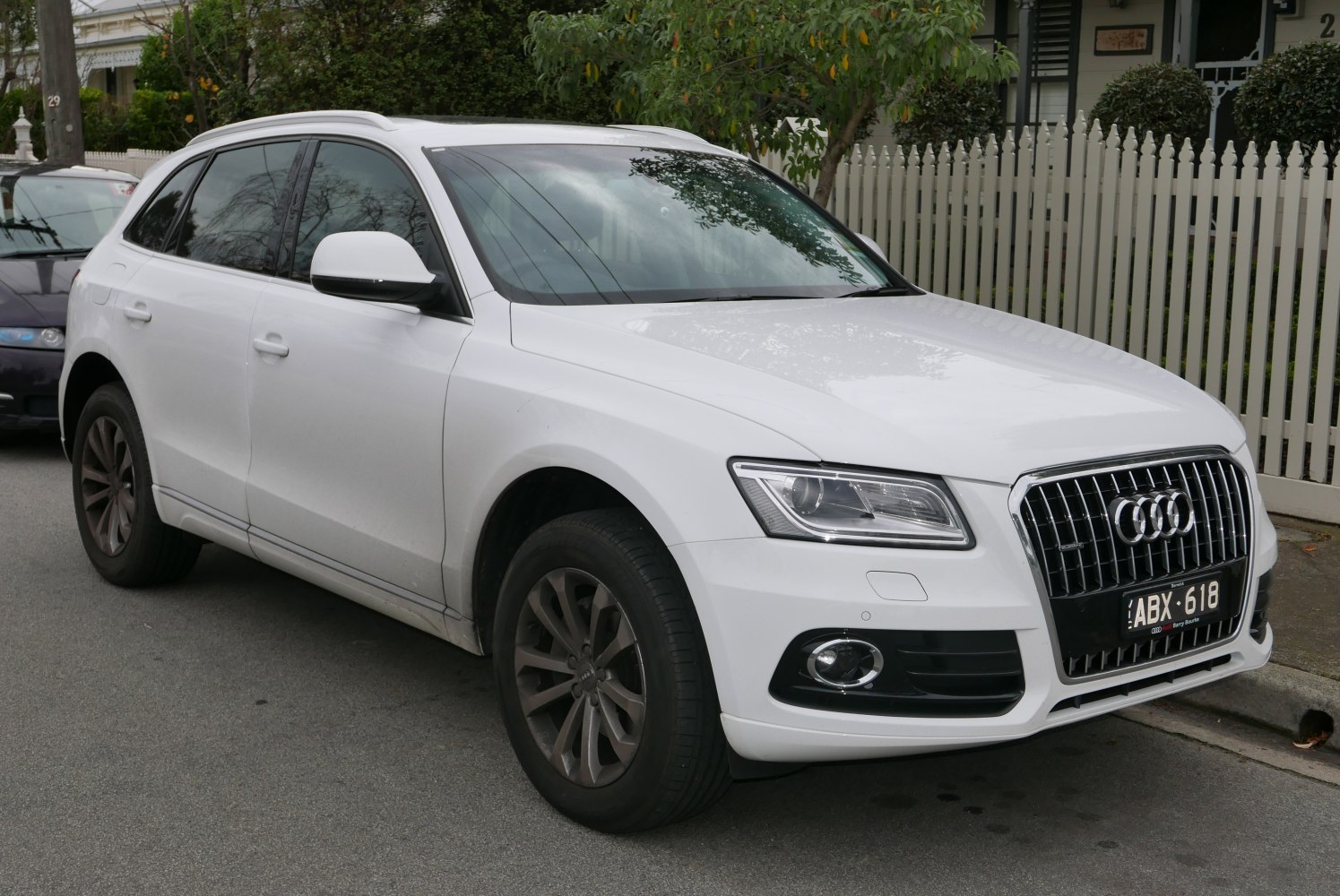 White SUV front-right view with modern headlights and grille