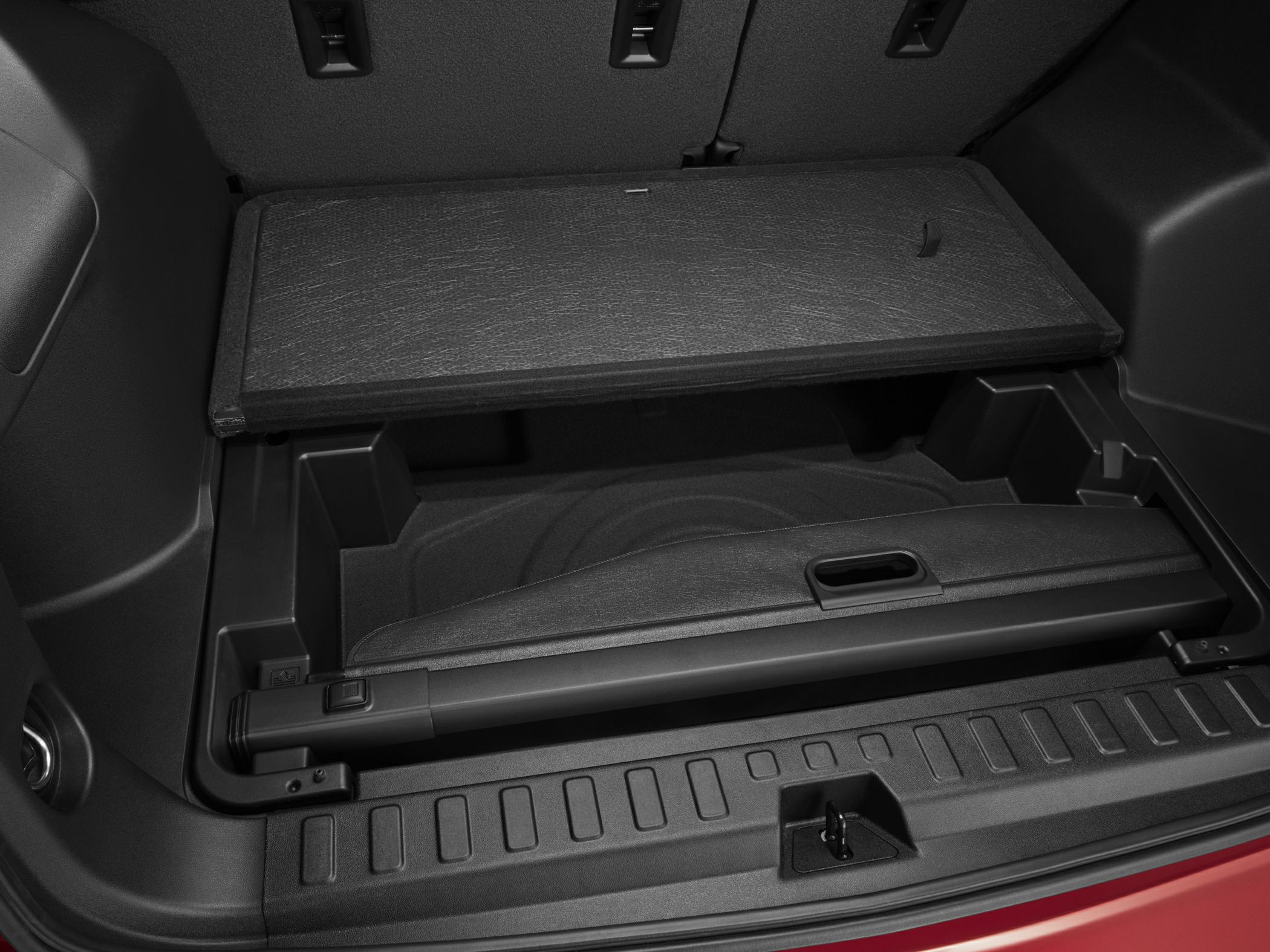 Underfloor storage compartment and cargo space organization in SUV