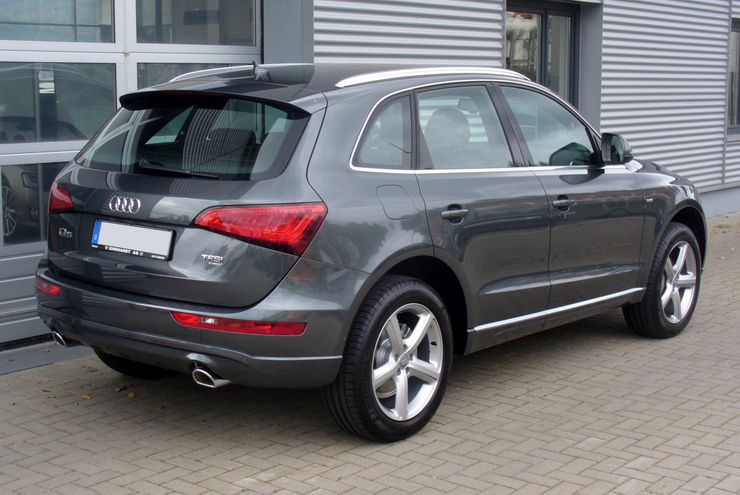 SUV rear side with dual exhausts, LED tail lights, alloy wheels